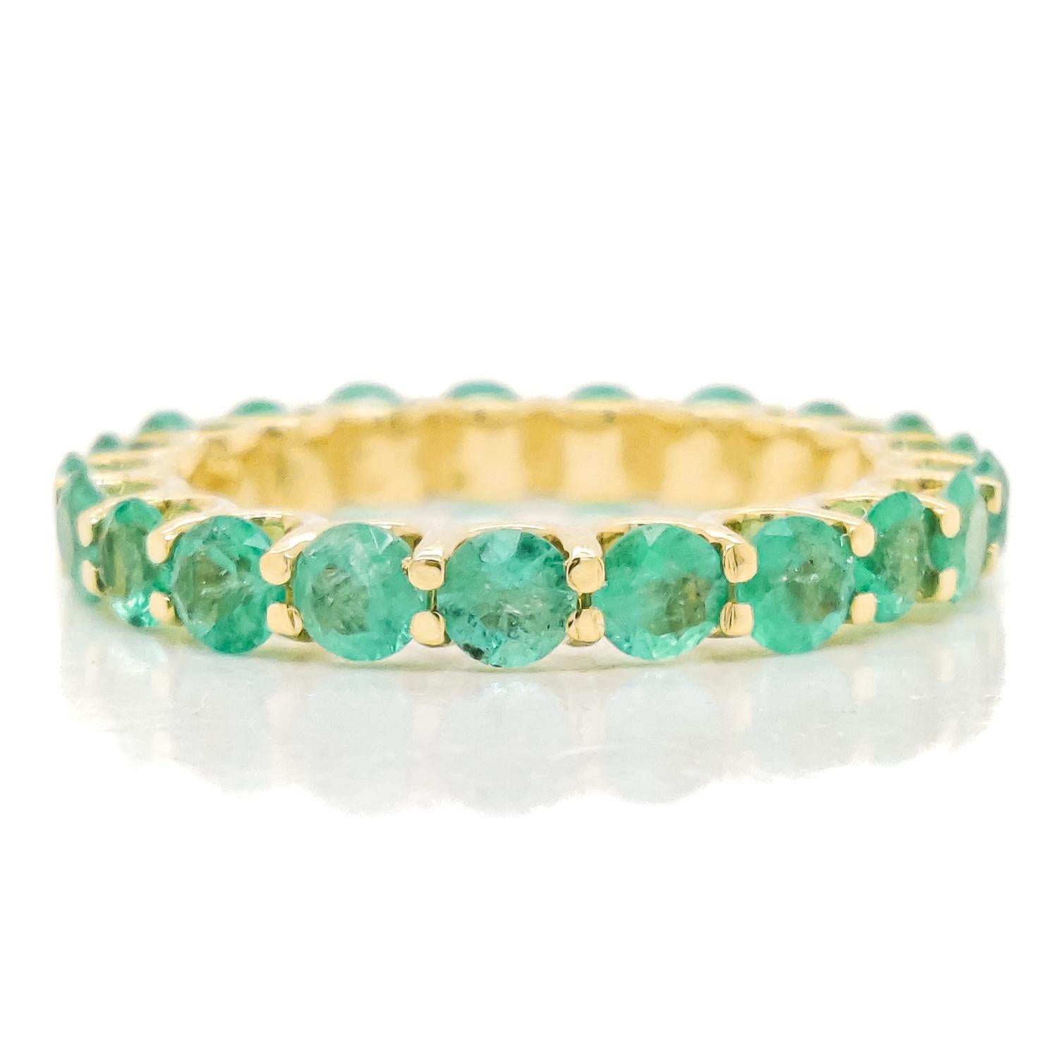 FOR U.S. BUYERS NO VAT 

This breathtaking 2.30-carat emerald eternity ring is truly unique and mesmerizing with its 21 emeralds set in 14kt yellow gold. 
For more information, please check the attached certificate.

