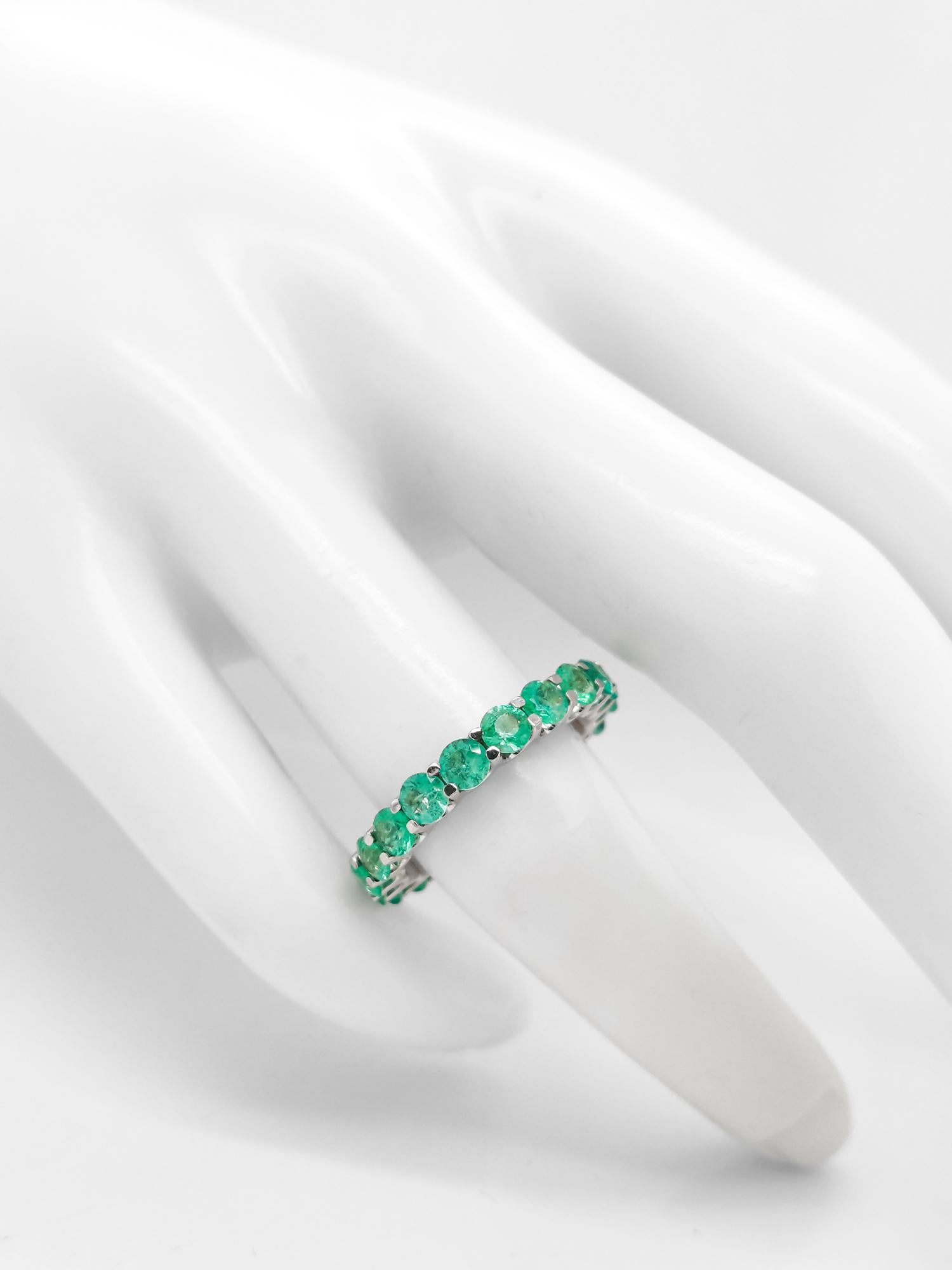 2.30ct Emerald Eternity Ring In New Condition In Ramat Gan, IL