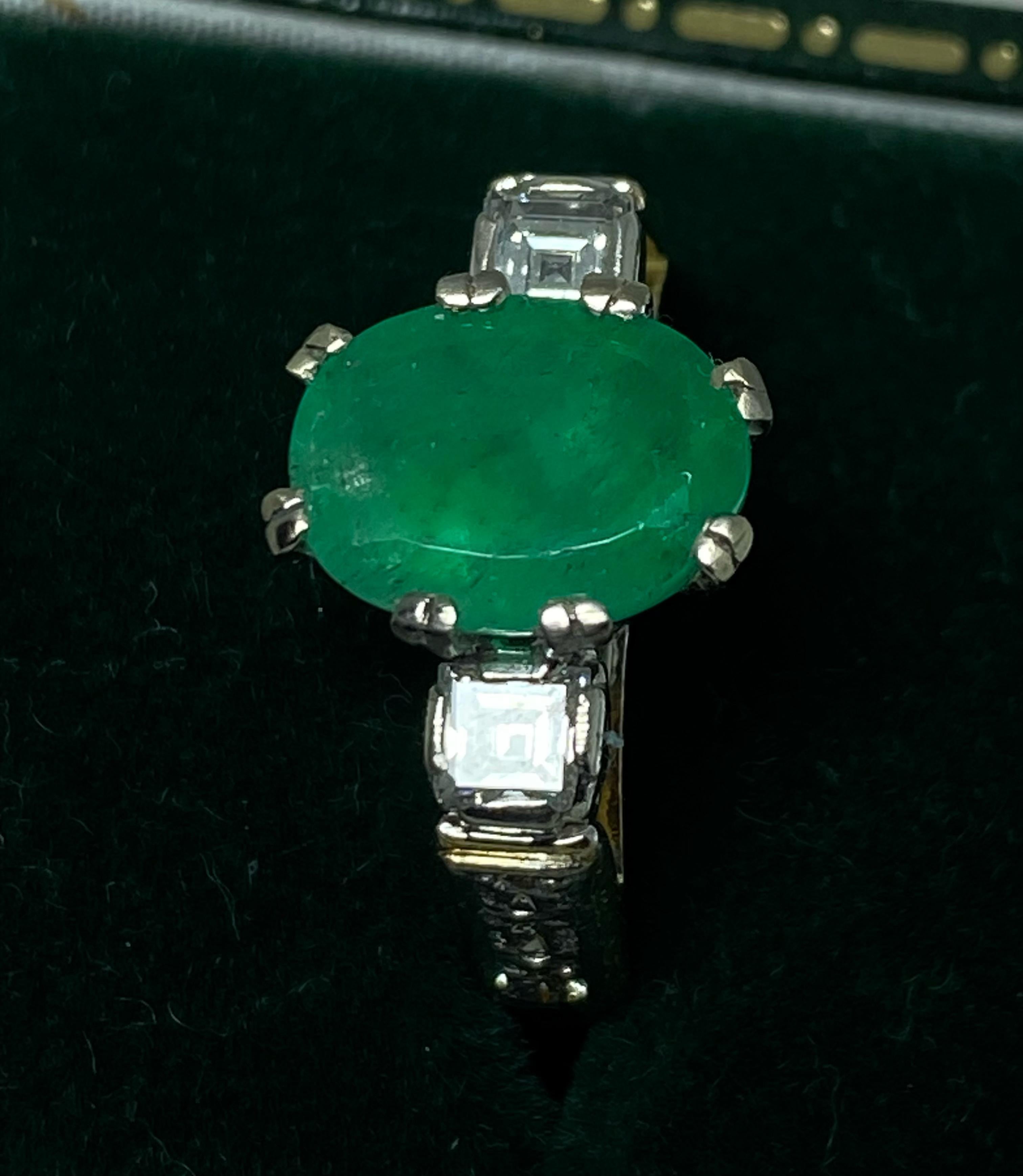 Oval Cut 2.30ct Natural Colombian Emerald & 0.65ct Diamond Ring in 18K Yellow Gold & Plat For Sale
