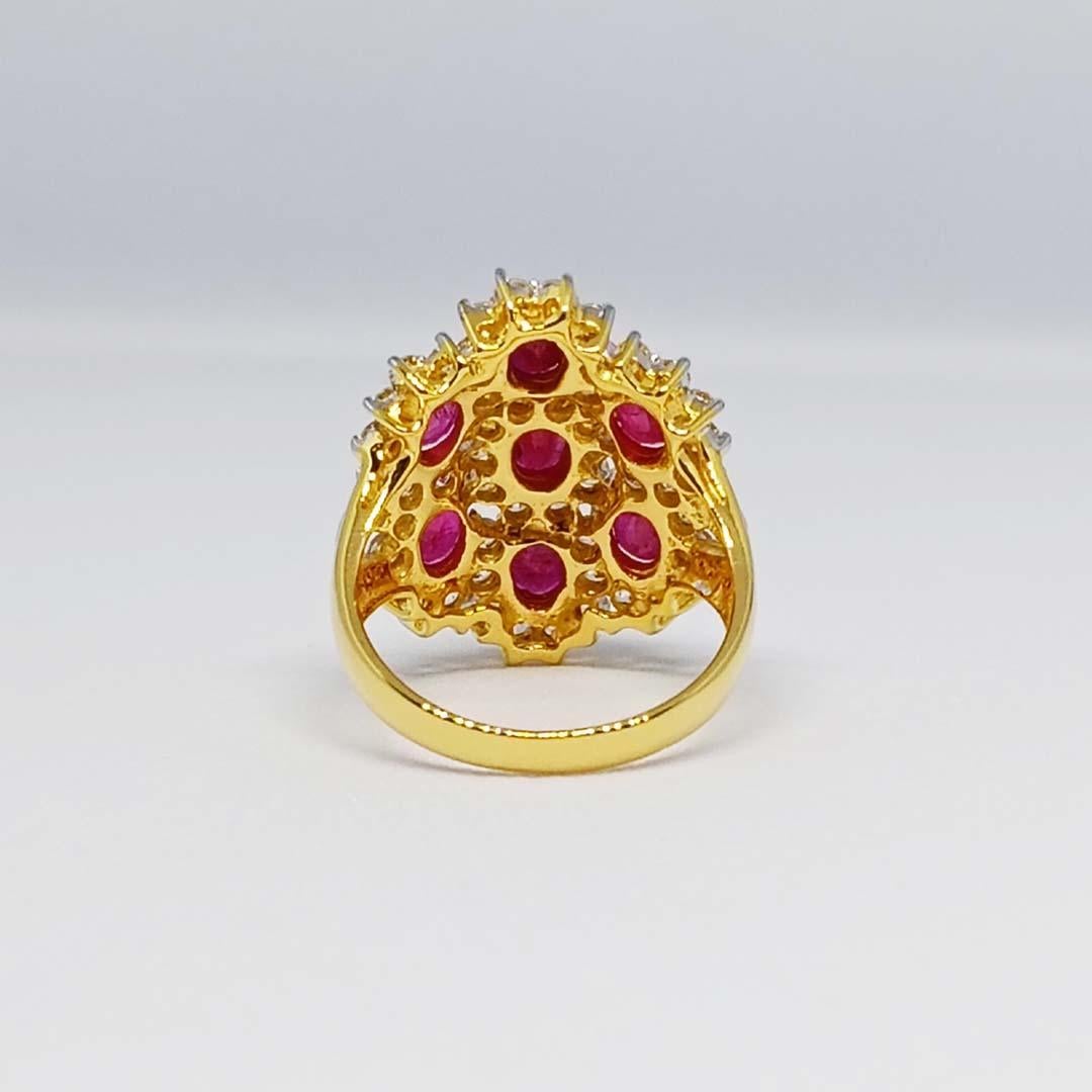 Anillo de rubí madagasca de 2,30cts. Plata de ley sobre chapado en oro de 18 quilates. Corte oval en venta