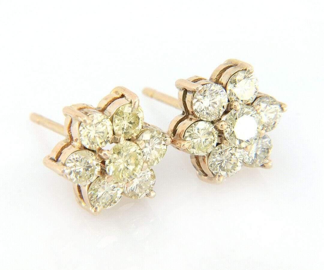 2.30ctw Diamond Flower Earrings in 10K

Diamond Flower Earrings
10K Yellow Gold
Diamonds Carat Weight: Approx. 2.30ctw
Clarity: I1 – I2
Earring Diameter: Approx. 11.0 X 11.0 MM
Weight: Approx. 4.54 Grams

Condition:
Offered for your consideration is