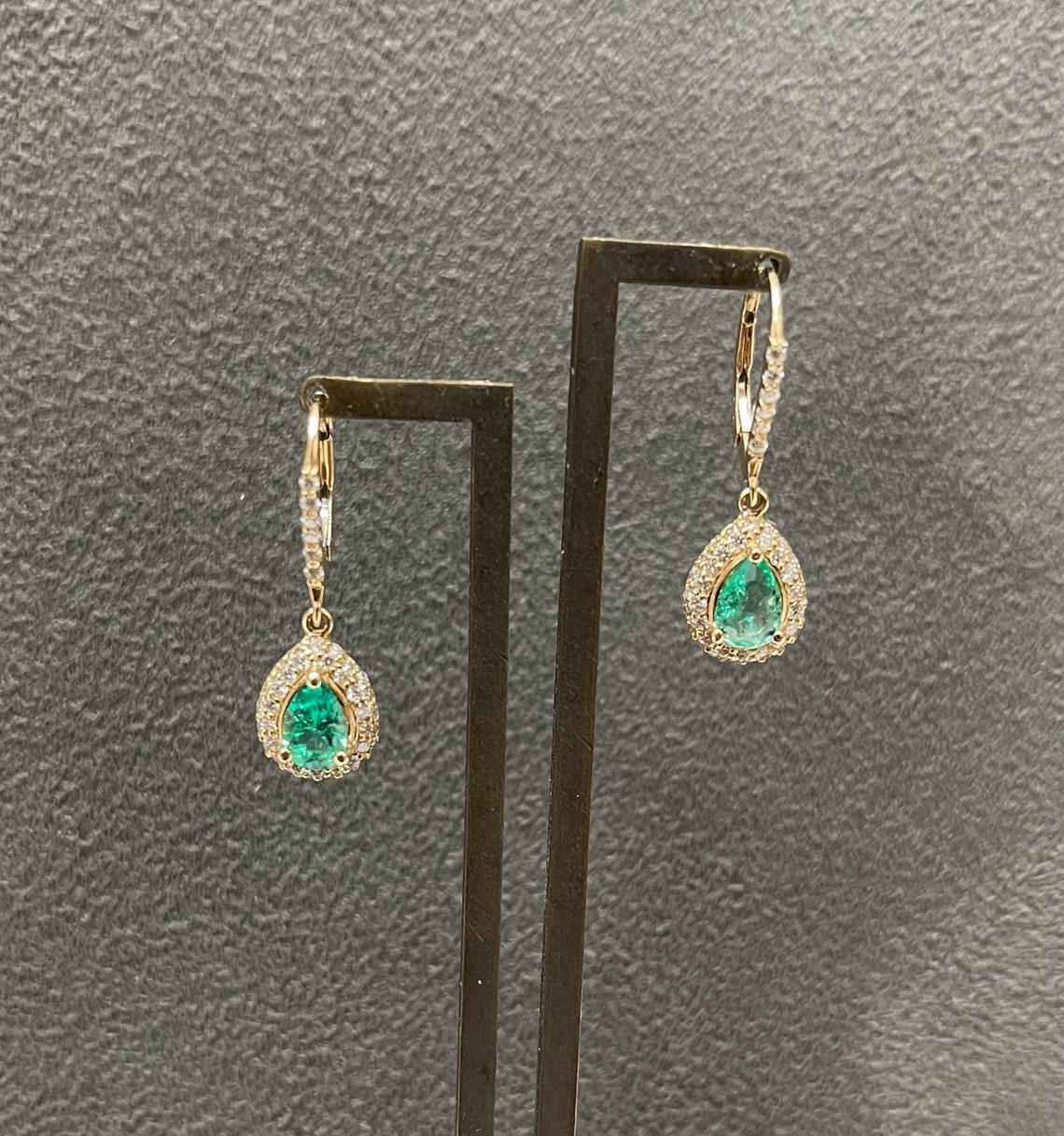 Boucles d'oreilles à poire en 14K avec émeraudes et diamants 2.50tcw (Leverback) Neuf - En vente à Jupiter, FL
