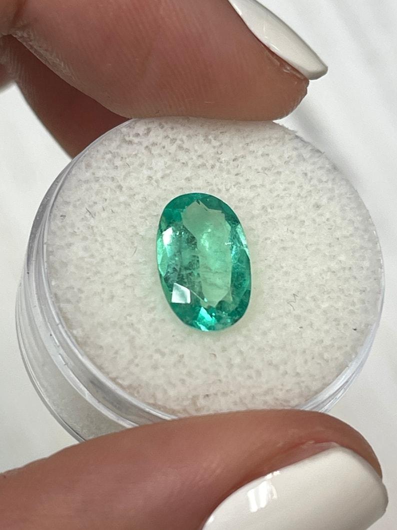 2.31 Carat 12x7.5 Elongated Green Colombian Emerald - Oval Cut May Gemstone en Nuevo estado para la venta en Jupiter, FL