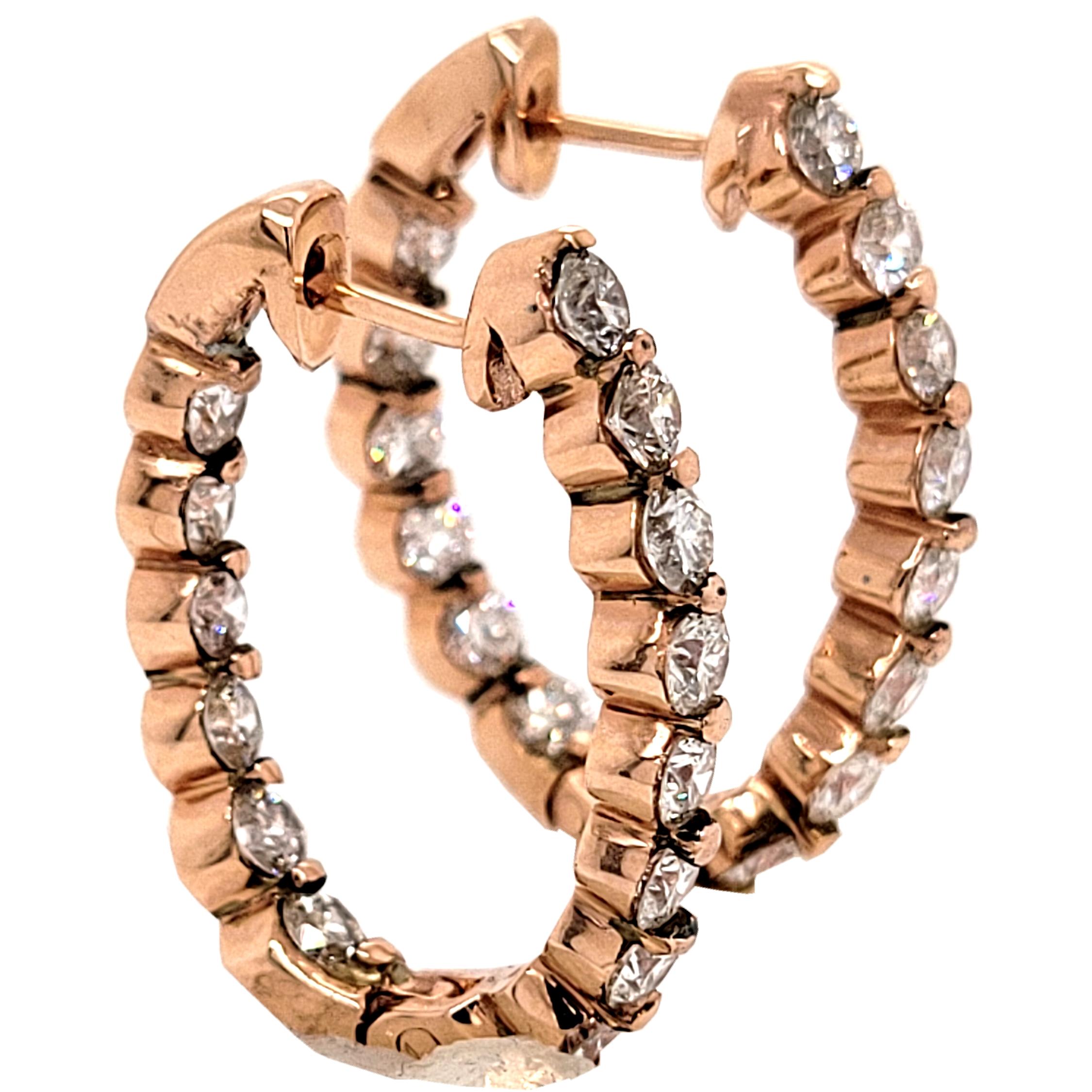 2,39 Karat 14 Karat Gold Shared Prong Set Inside/Outside Oval Creolen (Rundschliff) im Angebot