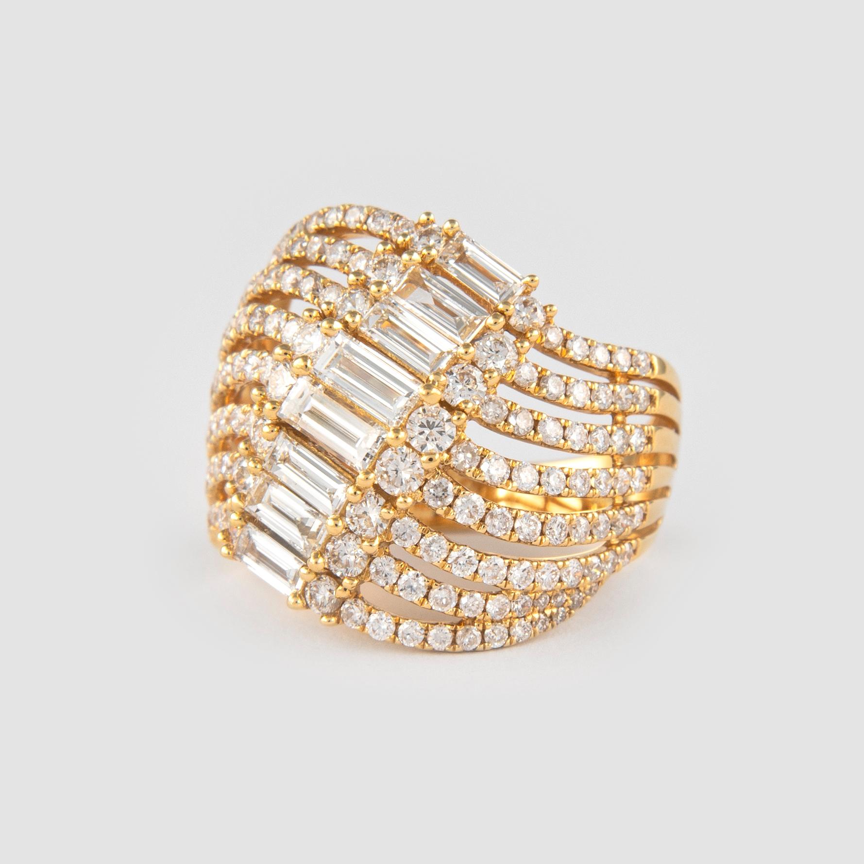 Contemporary 2.31 Carat Baguette and Round Diamond Cocktail Ring 18 Karat Yellow Gold For Sale