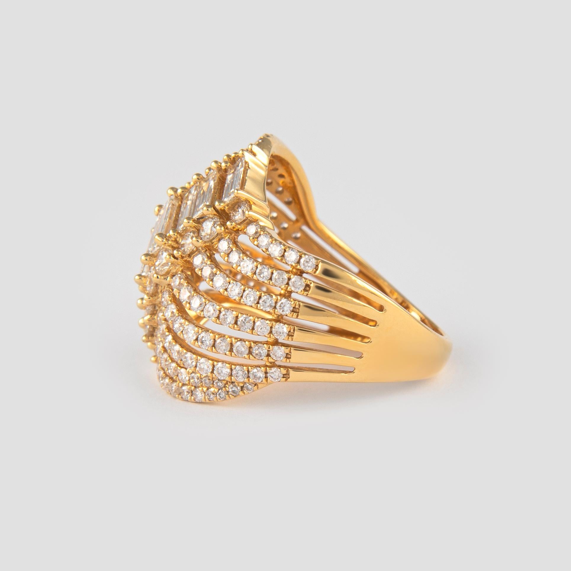 Round Cut 2.31 Carat Baguette and Round Diamond Cocktail Ring 18 Karat Yellow Gold For Sale