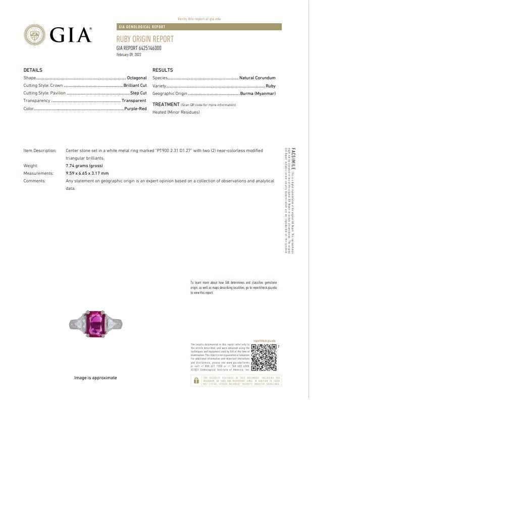 Bague à 3 pierres en platine avec rubis de Birmanie de 2,31 carats et diamants, certifiée GIA Pour femmes en vente