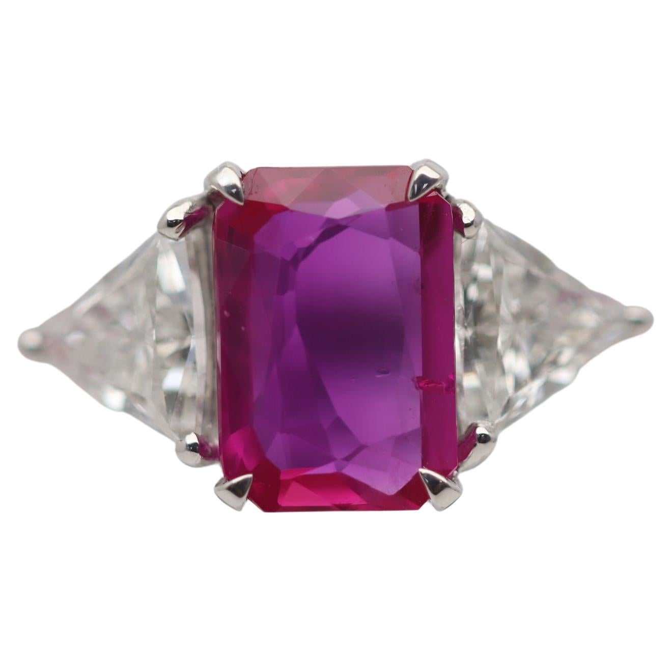 Bague à 3 pierres en platine avec rubis de Birmanie de 2,31 carats et diamants, certifiée GIA en vente