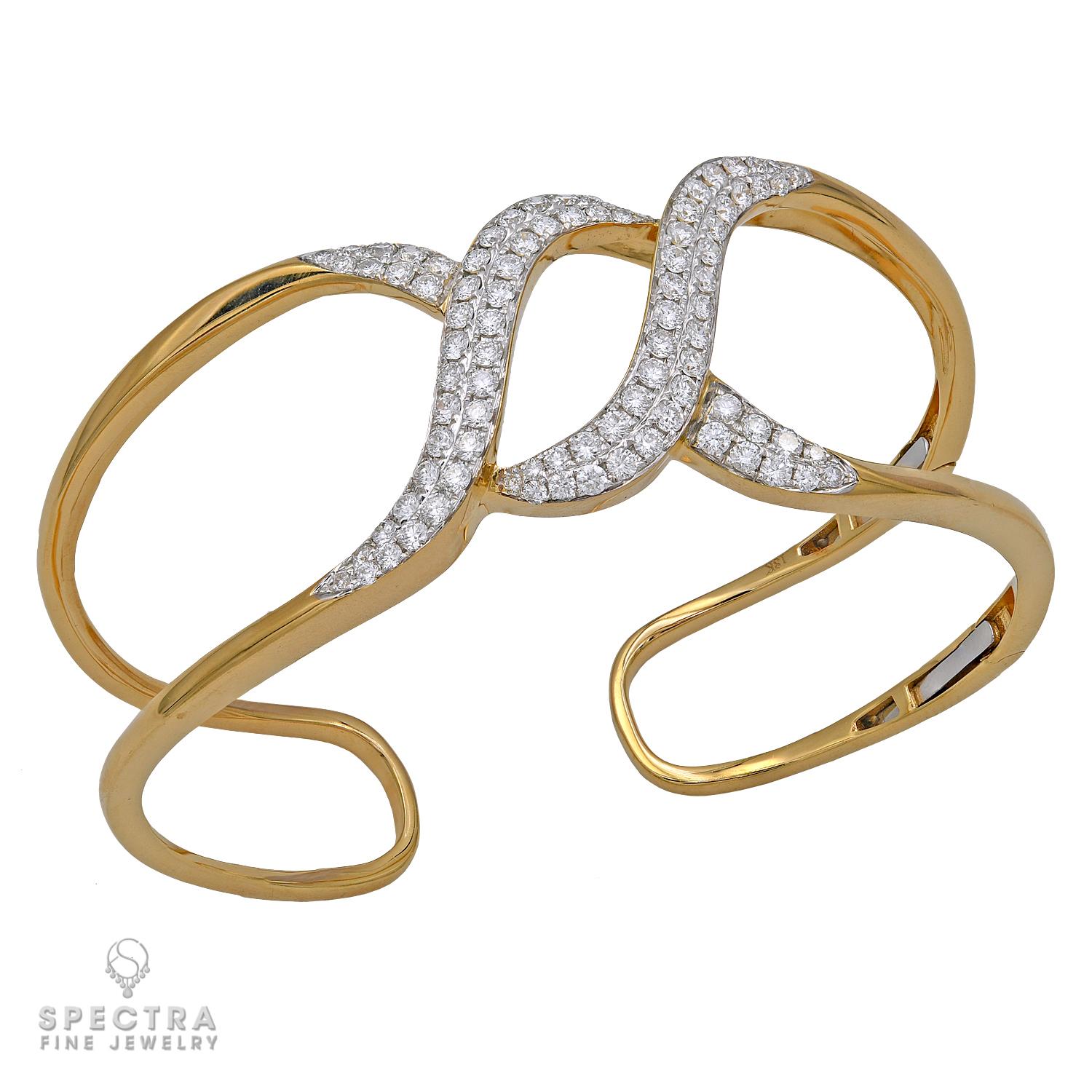 Contemporary 2.31 Carat Diamond Pave 18kt Rose Gold Bracelet For Sale