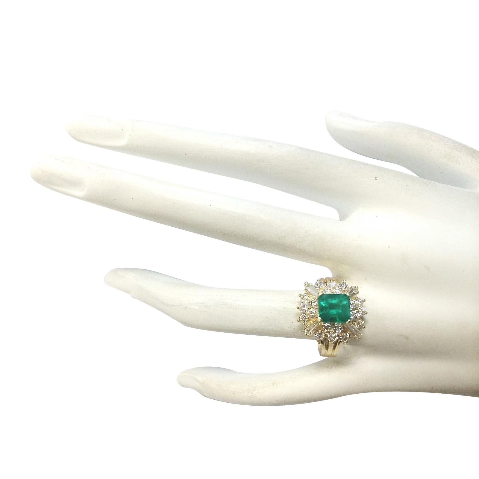 Natural Emerald 14 Karat Yellow Gold Diamond Ring In New Condition For Sale In Los Angeles, CA