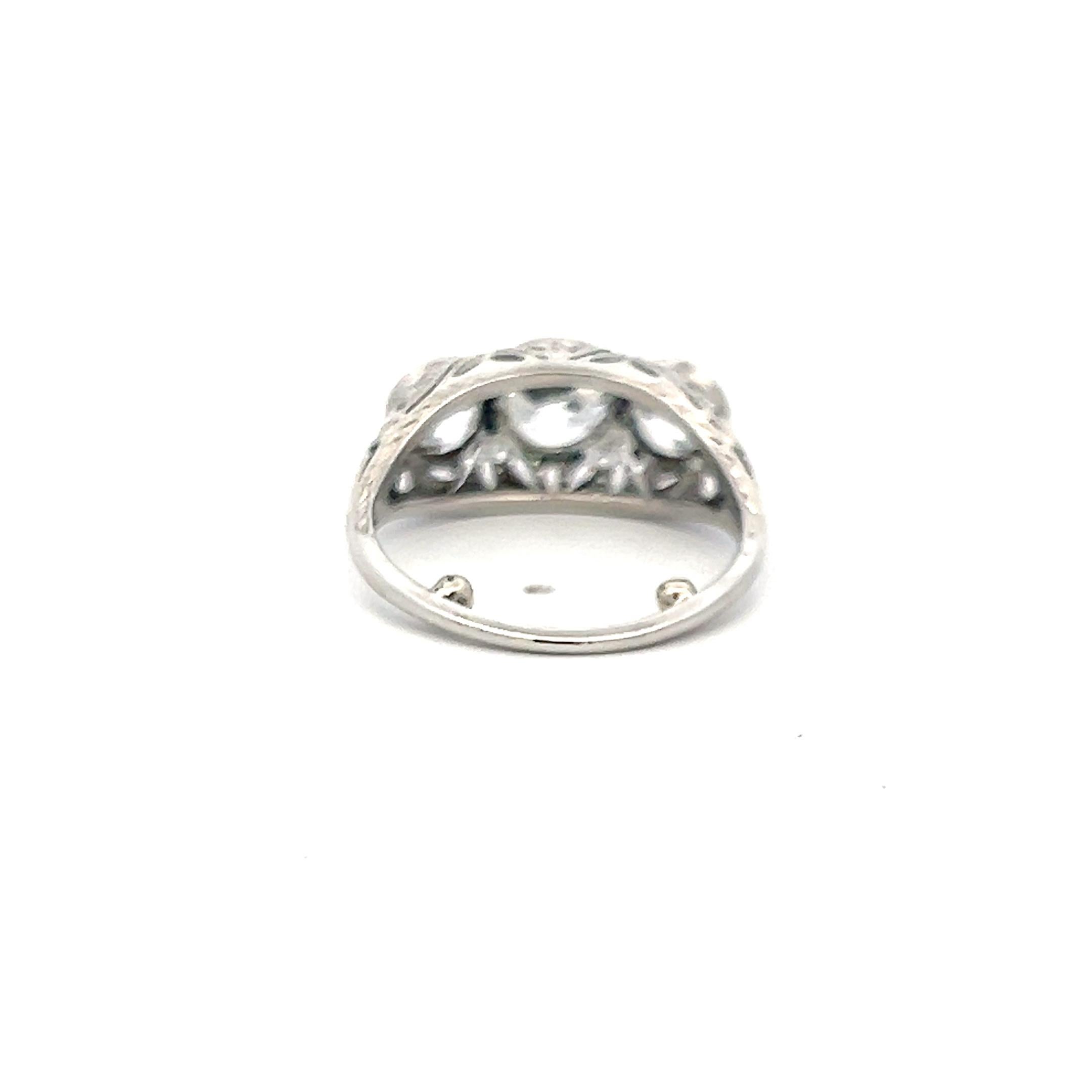 2.31 Carat Old European Cut I VS2 Diamond Platinum Three-Stone Ring In Good Condition For Sale In New York, NY