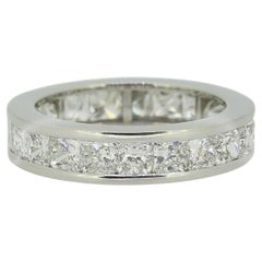 Anillo de eternidad de diamantes talla radiante de 2.31 quilates