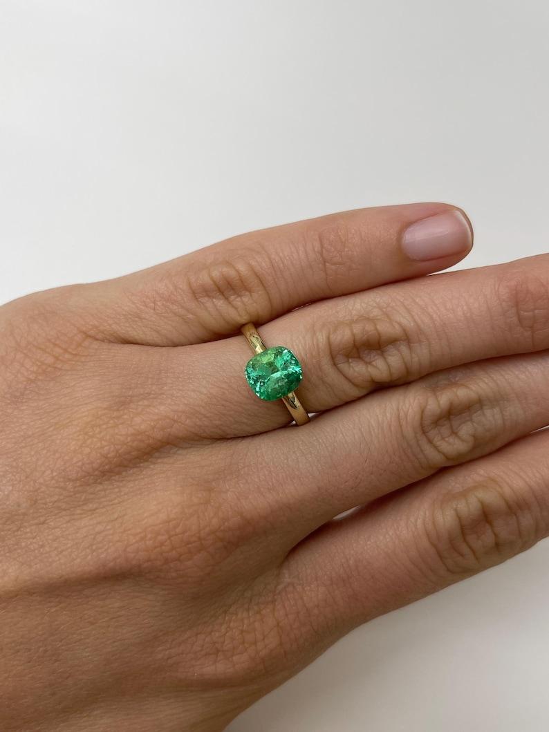 2.31 Carat Vibrant Yellowish Green Colombian Emerald - 8.5x8 Cushion Cut Muzo For Sale 3