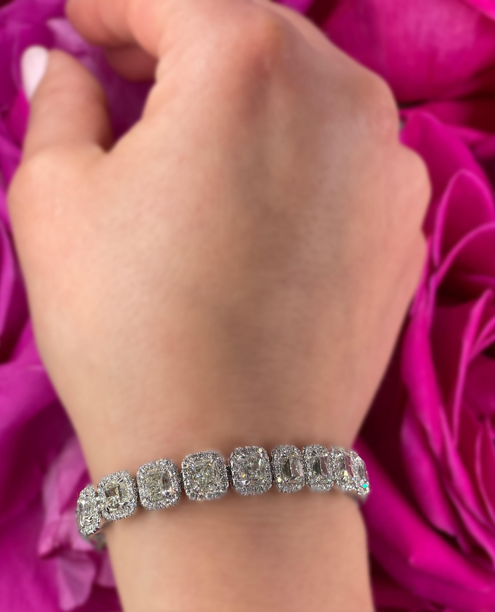 Contemporary 23.10 Carat Radiant Cut Diamond Bracelet - 18K White Gold