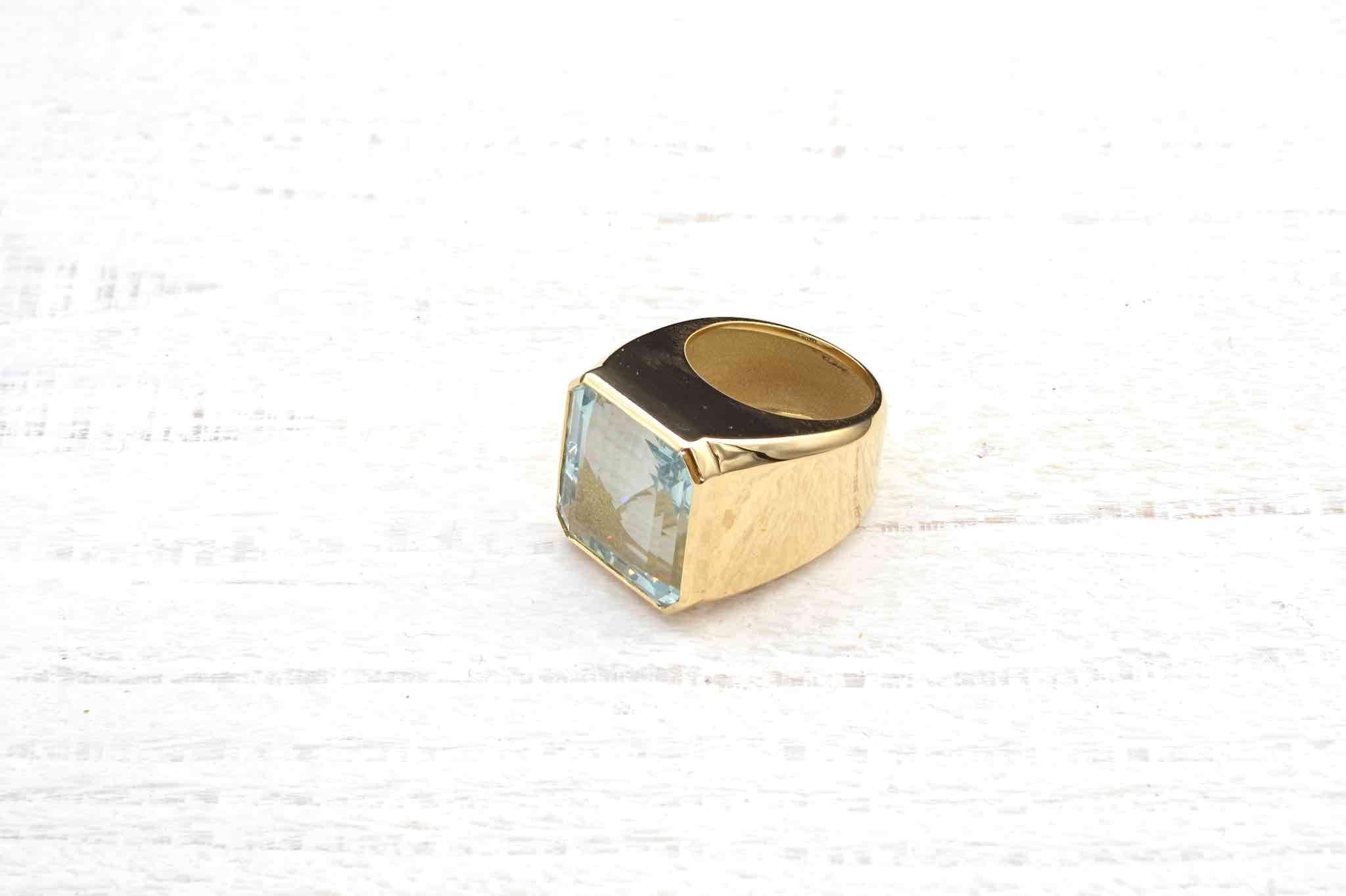 23,10 Karat Aquamarin-Ring aus 18 Karat Gold im Zustand „Gut“ im Angebot in PARIS, FR