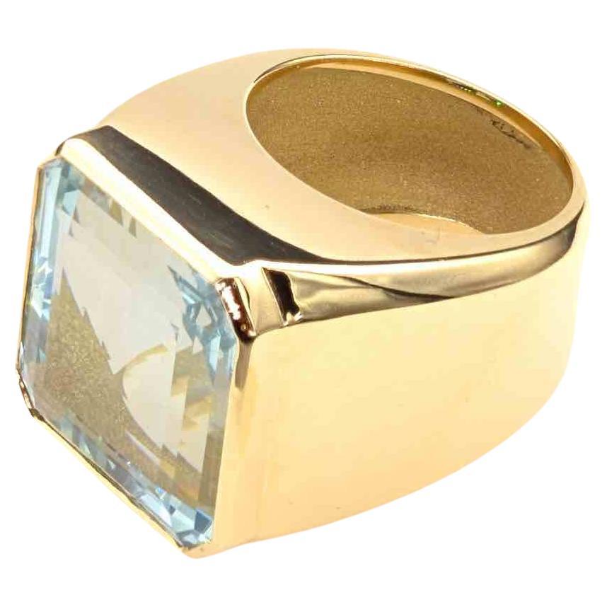 23.10 carats aquamarine ring in 18k gold For Sale