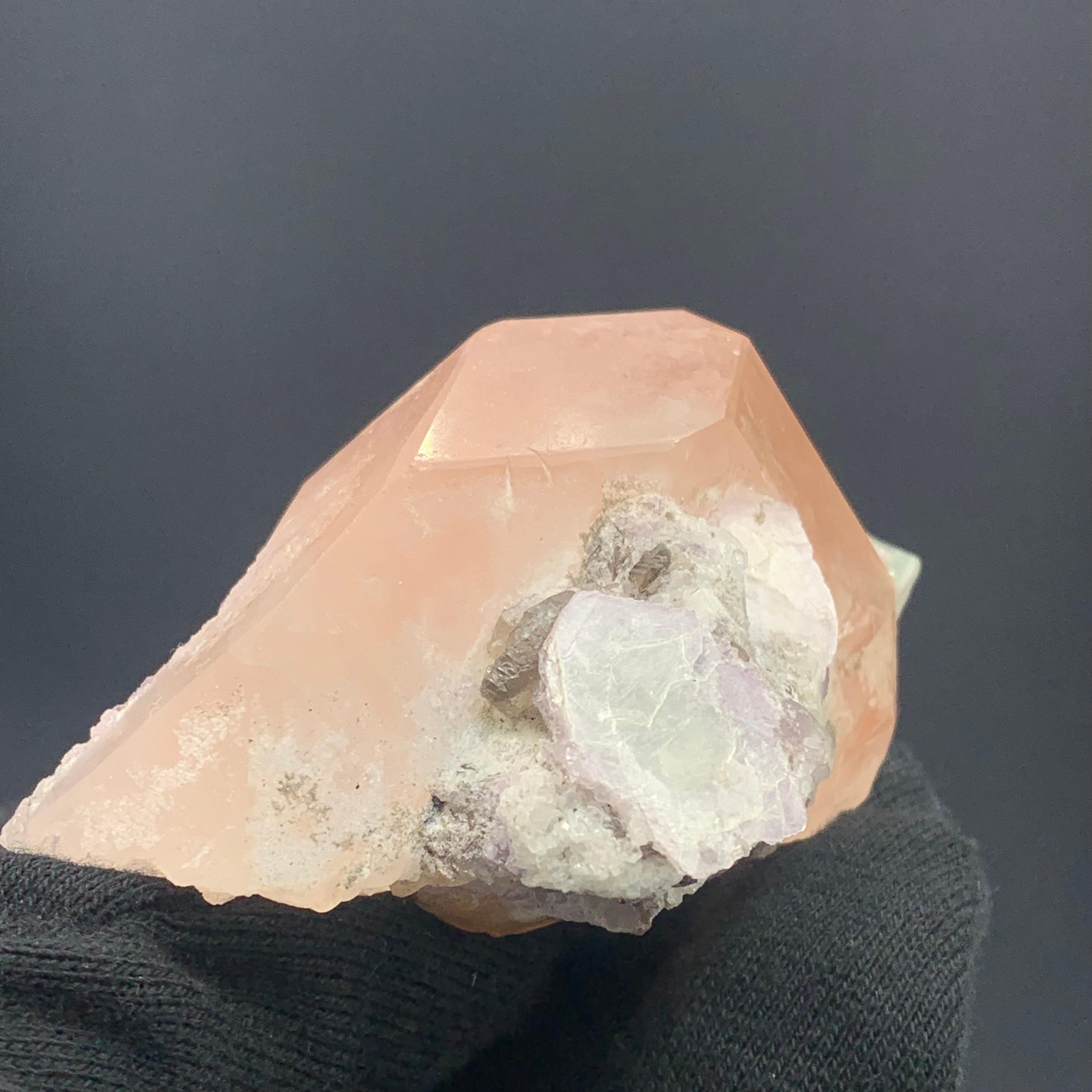 231.5 Gram Morganite Specimen attached With Green Tourmaline And Fluorite  In Good Condition For Sale In Peshawar, PK