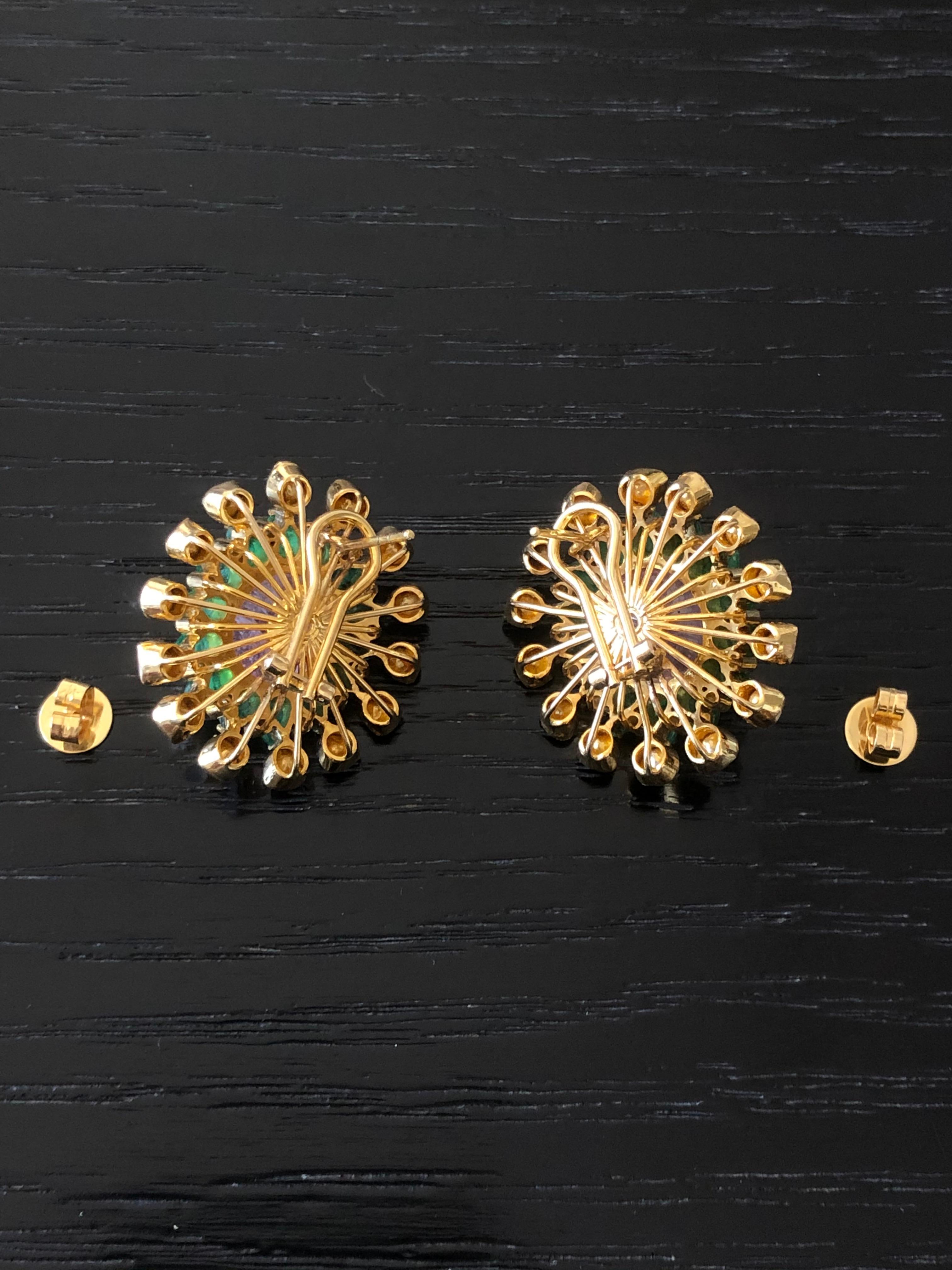 Clous d'oreilles Polki en or jaune 18 carats avec Morganite et émeraude de 23,16 carats Neuf - En vente à New Delhi, Delhi