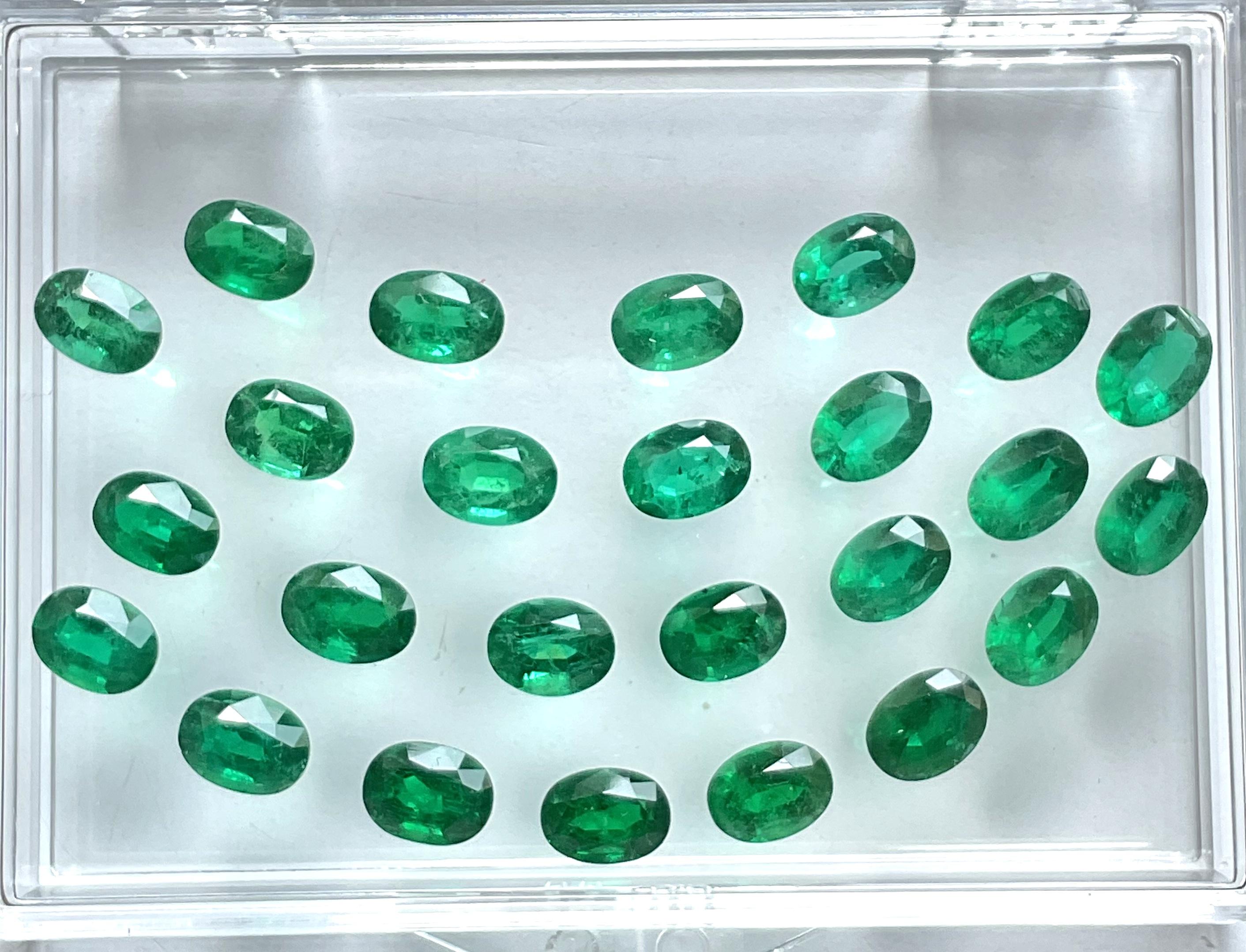 Women's or Men's 23.18 Carats Zambian Emerald 25 Pcs Oval Cut Stone For Fine Jewelry Natural Gem For Sale