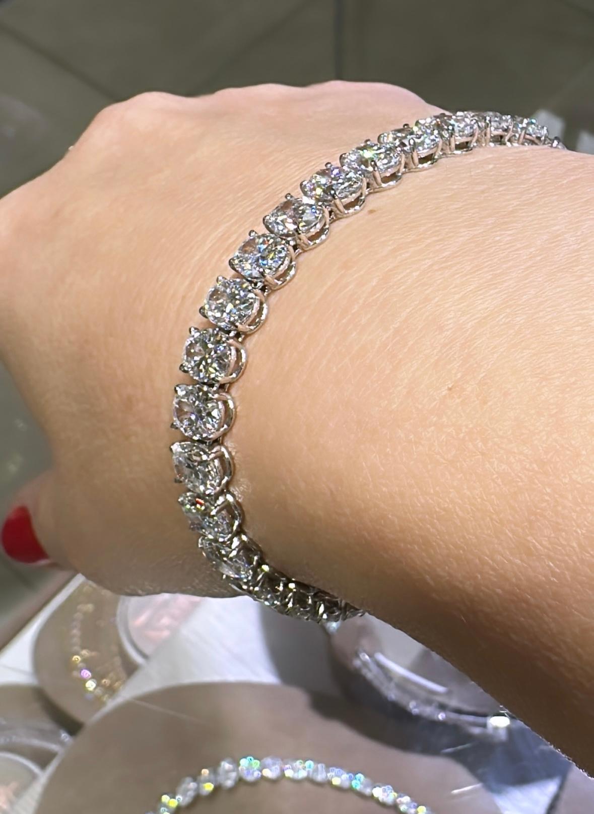 Modern 23.19carat Daniella GIA Certified 33 Oval Riviera Tennis Bracelet Crafted Plat For Sale