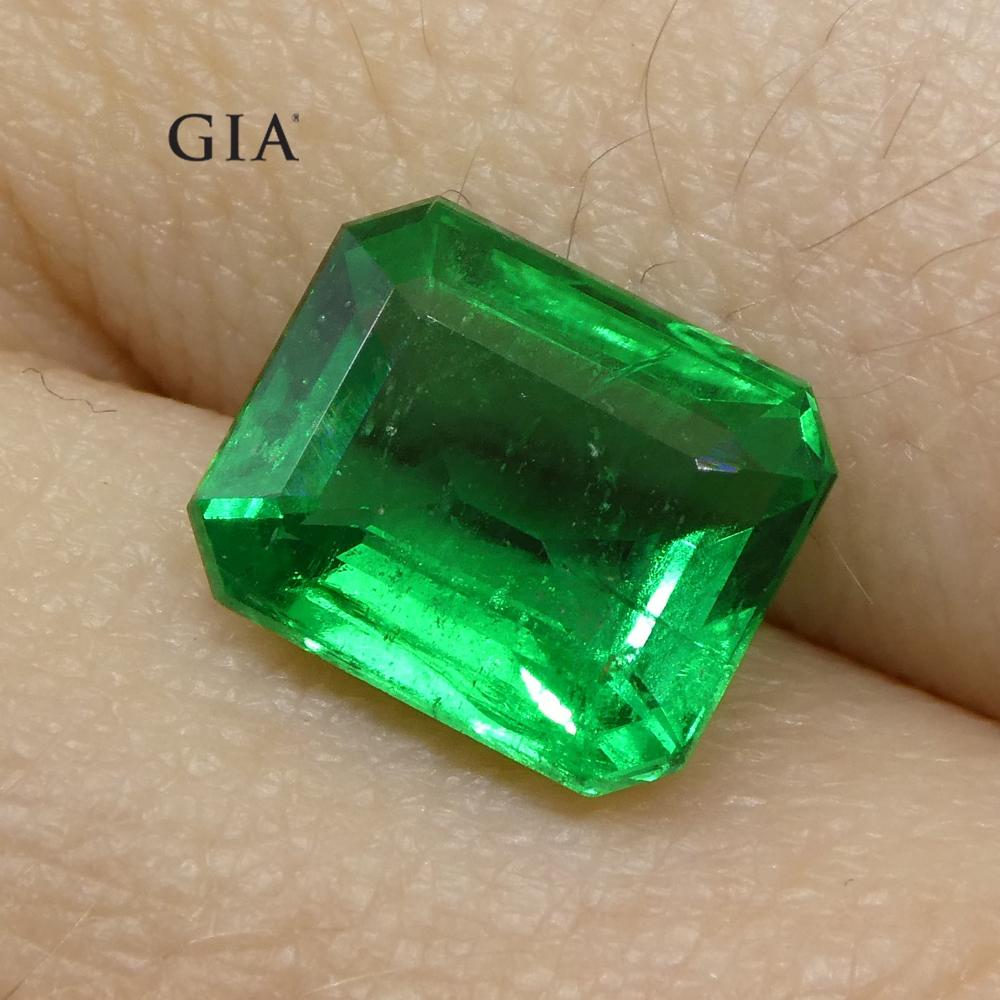 2.31ct Octagonal/Emerald Cut Green Emerald GIA Certified Zambia In New Condition For Sale In Toronto, Ontario