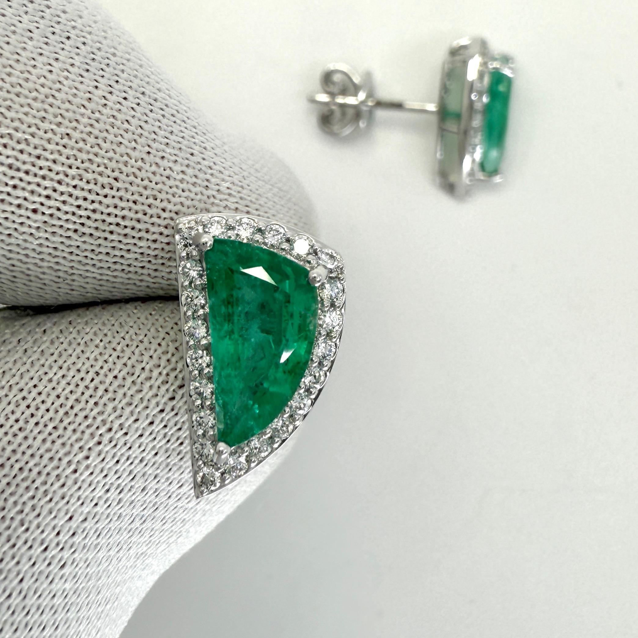 2.31ct Vivid Green Fancy Cut Emerald & Diamond 18k White Gold Halo Earring Studs In New Condition For Sale In Birmingham, GB