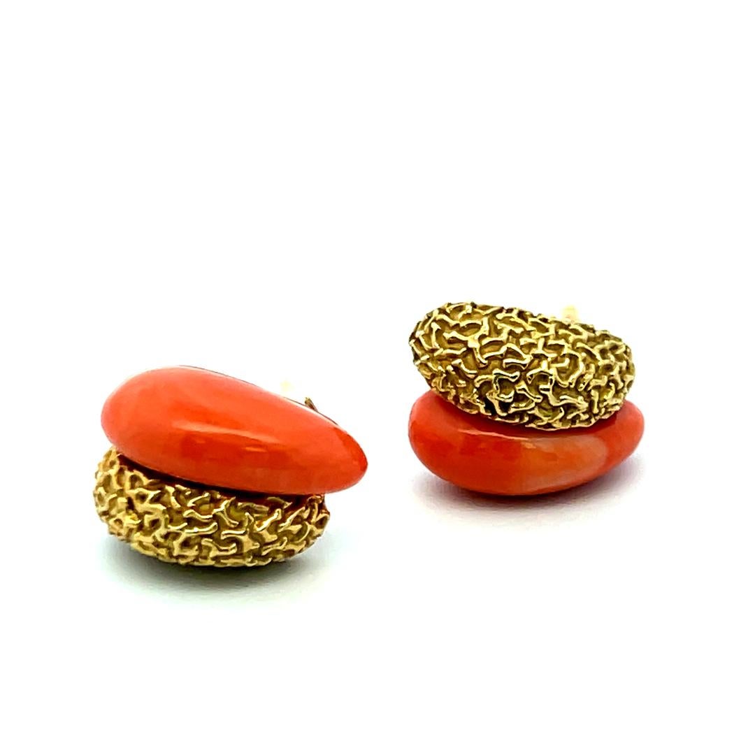 Orecchini a clip in oro giallo 18 carati con corallo 23.2-5.5MM in vendita 5
