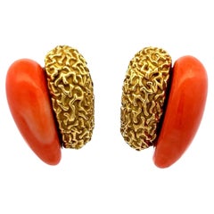 Orecchini a clip in oro giallo 18 carati con corallo 23.2-5.5MM