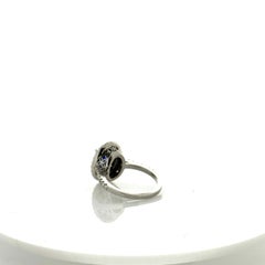 Anello con zaffiro blu da 2,32 carati e diamante da 0,9 carati di peso totale in oro bianco