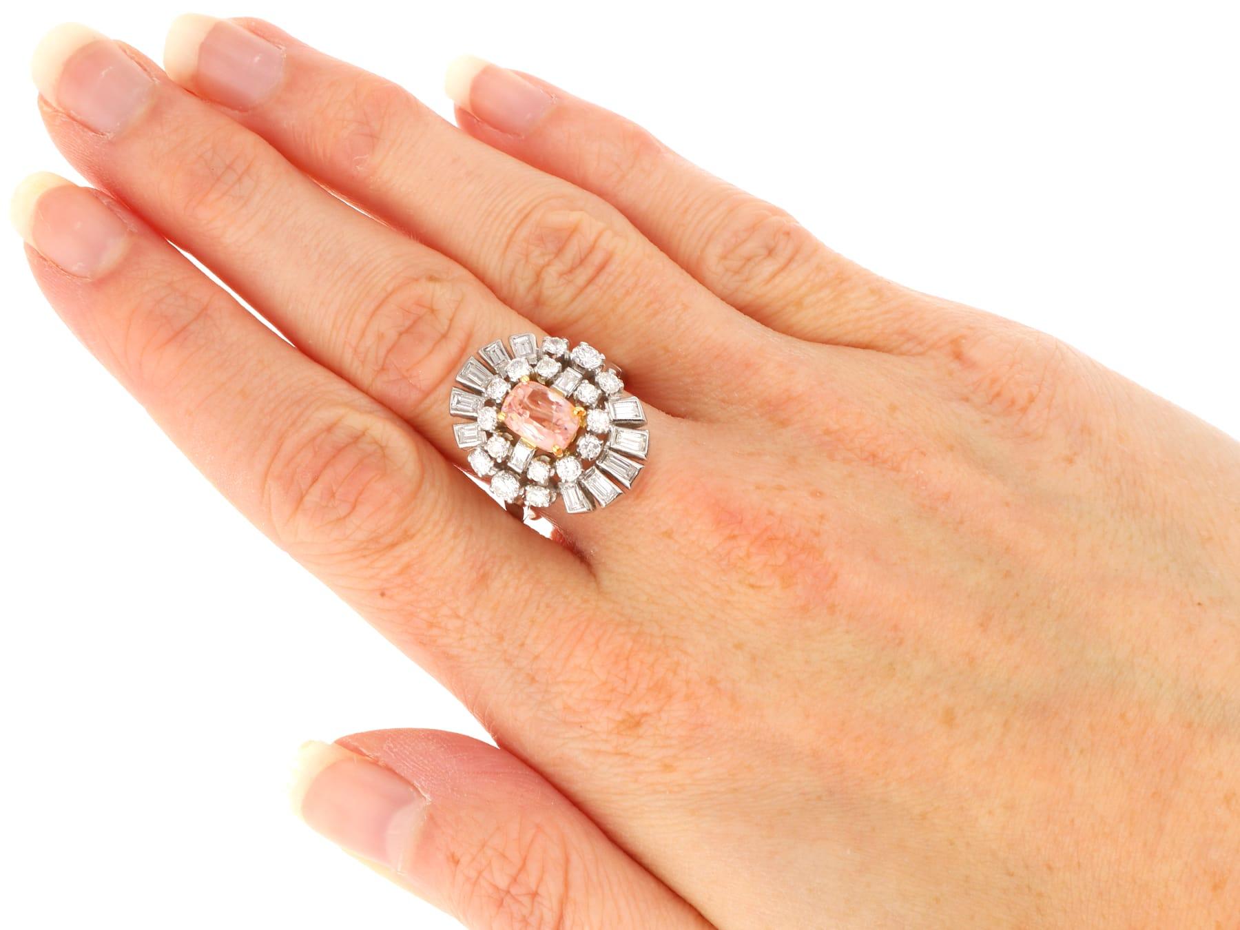 Anello in platino con zaffiro Padparadscha di Ceylon da 2,32 carati e diamante da 2,05 carati in vendita 5