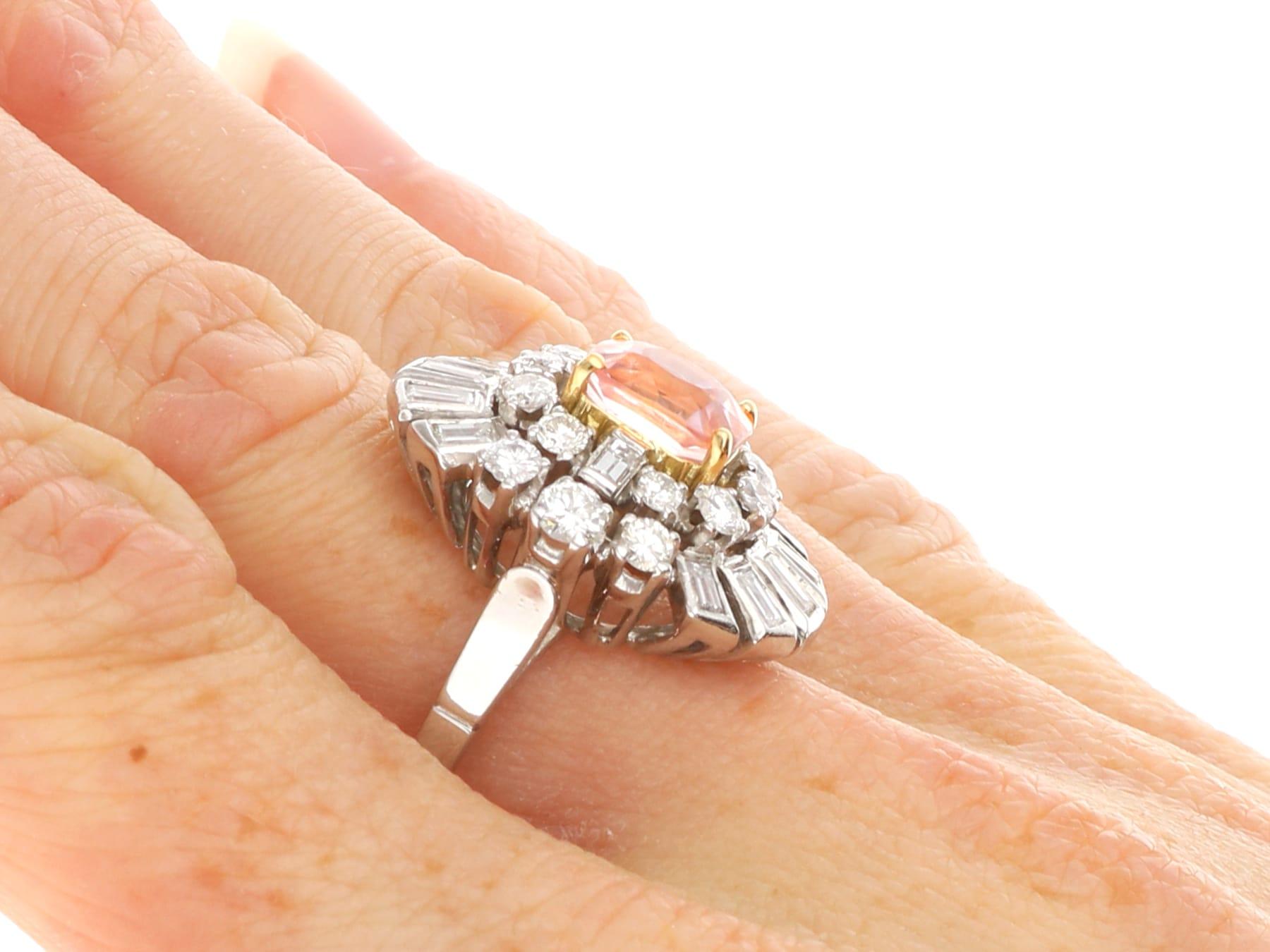 Anello in platino con zaffiro Padparadscha di Ceylon da 2,32 carati e diamante da 2,05 carati in vendita 6