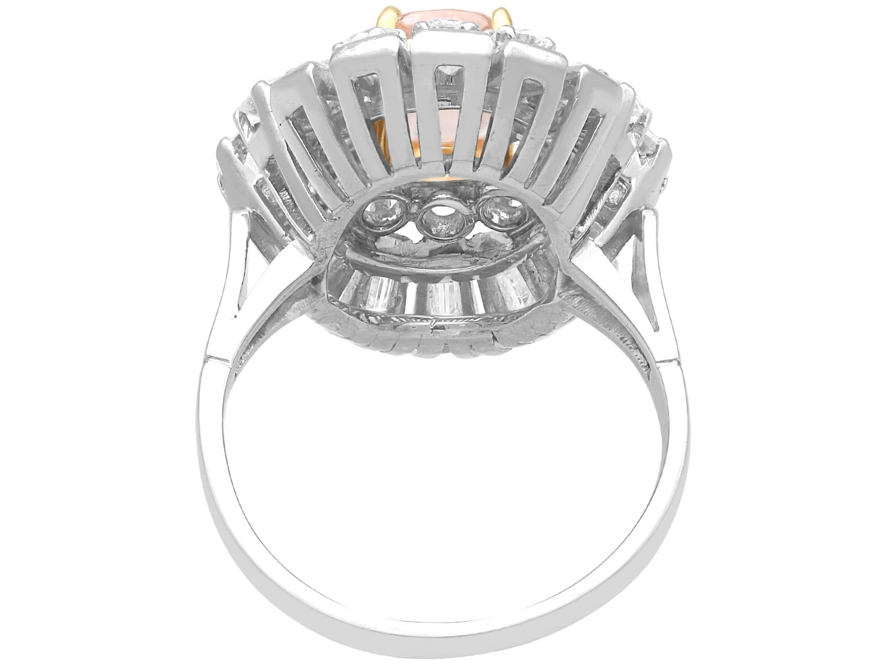 Anello in platino con zaffiro Padparadscha di Ceylon da 2,32 carati e diamante da 2,05 carati in vendita 3