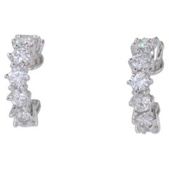 Boucles d'oreilles huggies en platine et diamants ronds et brillants de 2,32 carats, fabriquées à la main
