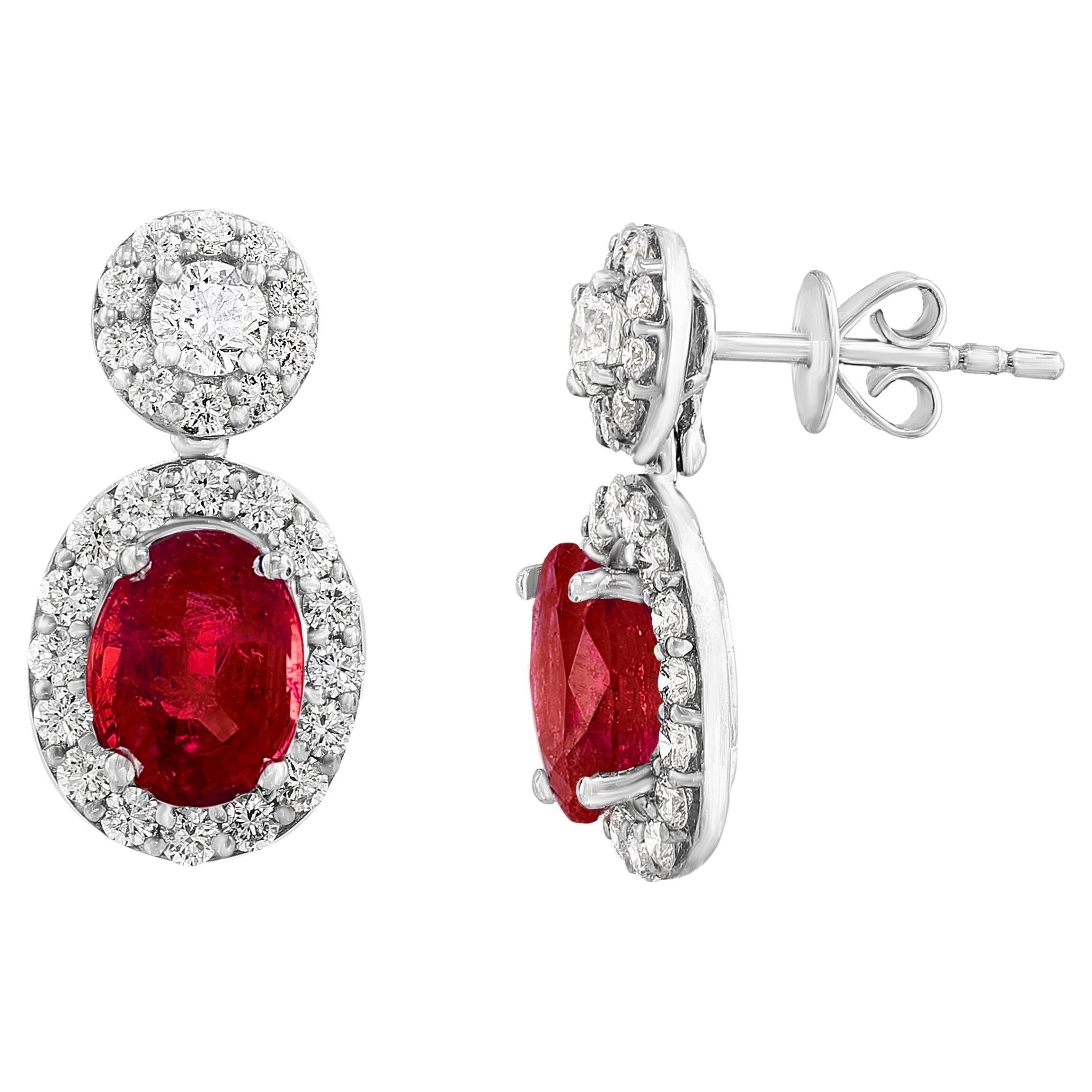 Boucles d'oreilles pendantes en or blanc 18 carats de 2,32 carats de rubis de taille ovale et de diamants