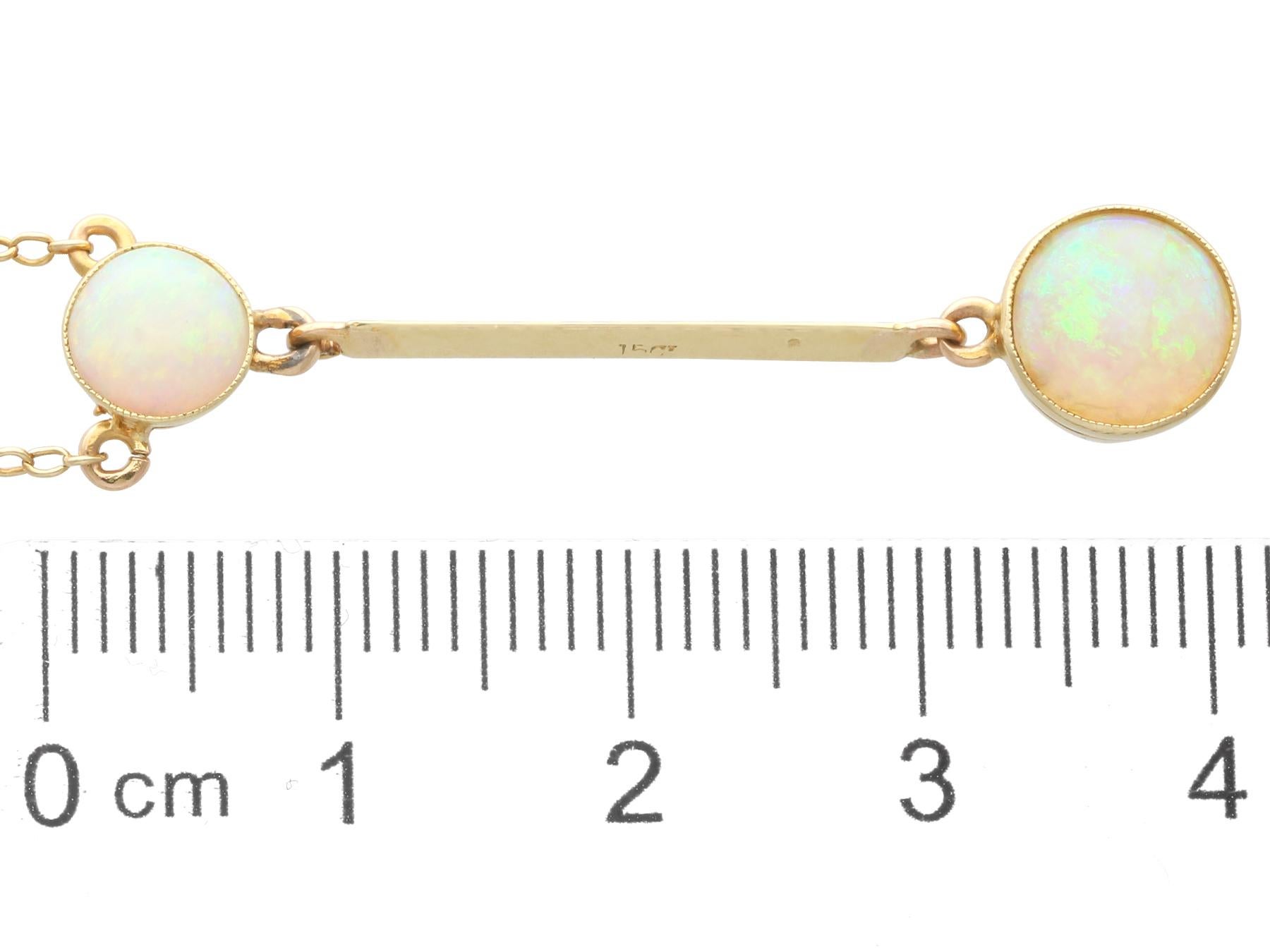 Collier en or jaune 15k et opale de 2.32 carats - Antique Circa 1890 en vente 1