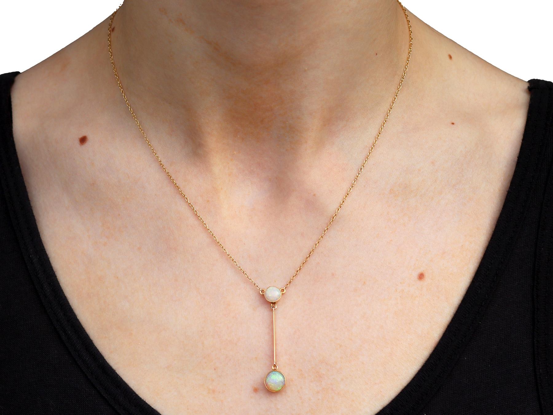 Collier en or jaune 15k et opale de 2.32 carats - Antique Circa 1890 en vente 3