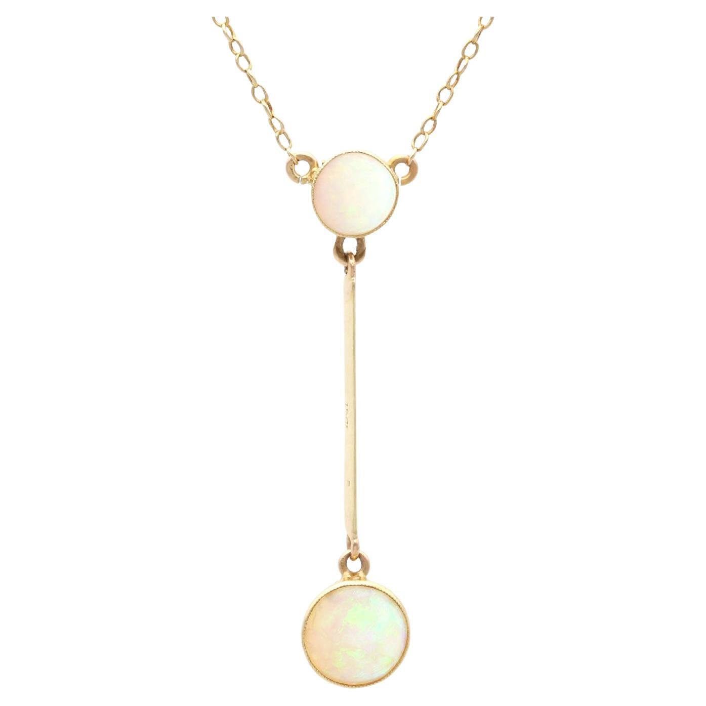 Collier en or jaune 15k et opale de 2.32 carats - Antique Circa 1890 en vente