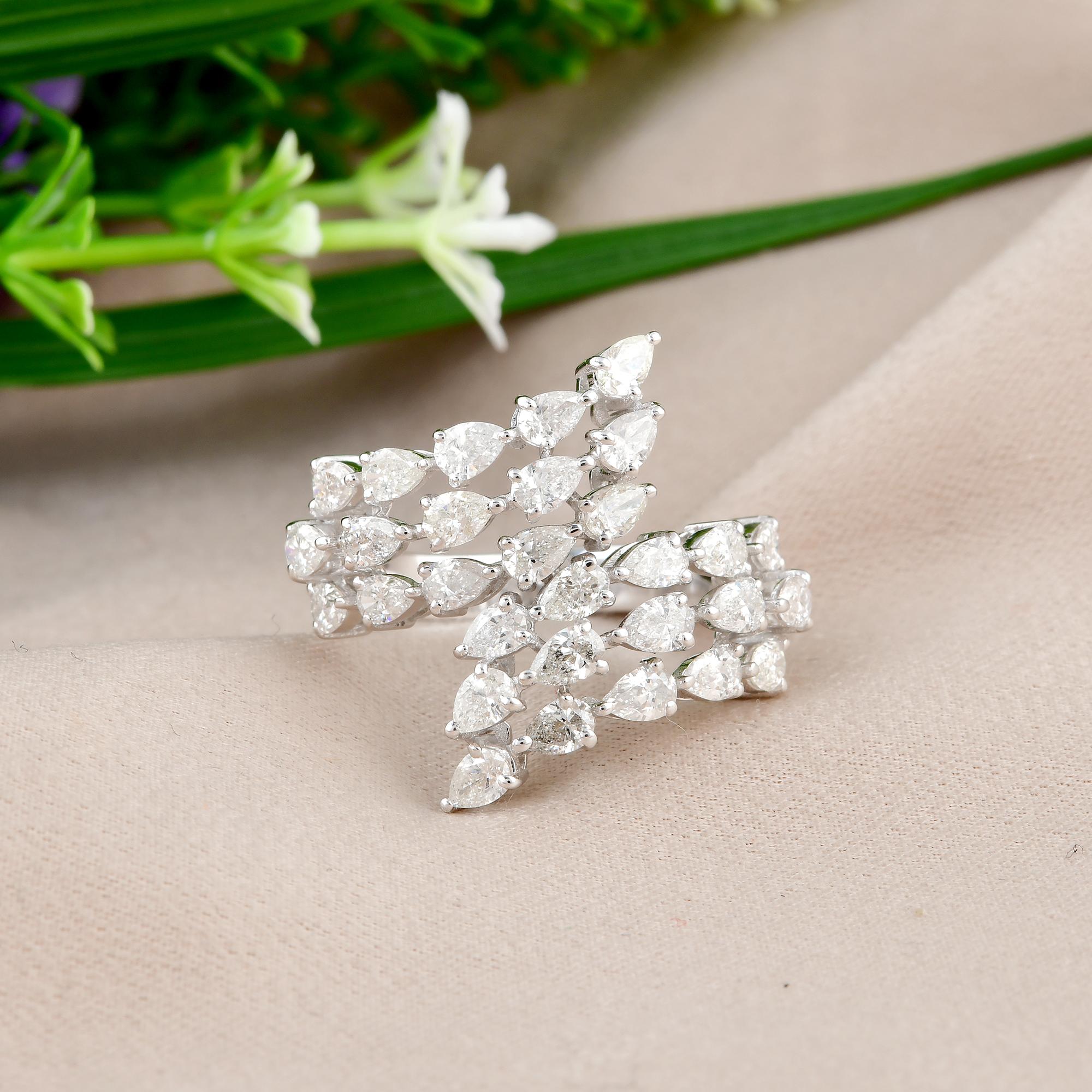 Taglio a goccia Anello con diamante a forma di pera da 2,32 carati Gioielli fatti a mano in oro bianco 18 carati in vendita