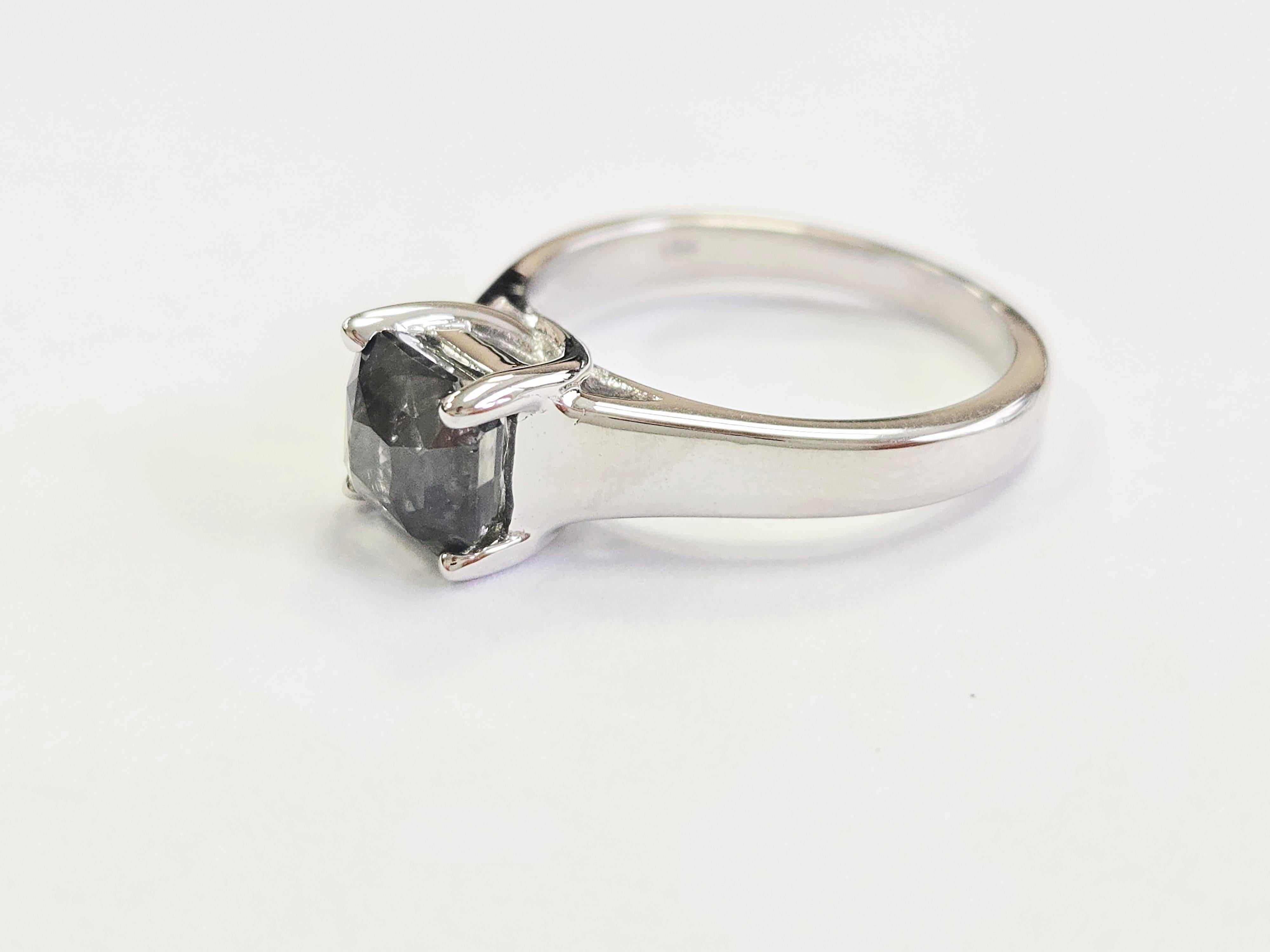2.32 Carat Radiant-Cut Natural Green Sapphire Ring in 14K White Gold Corte radiante en venta