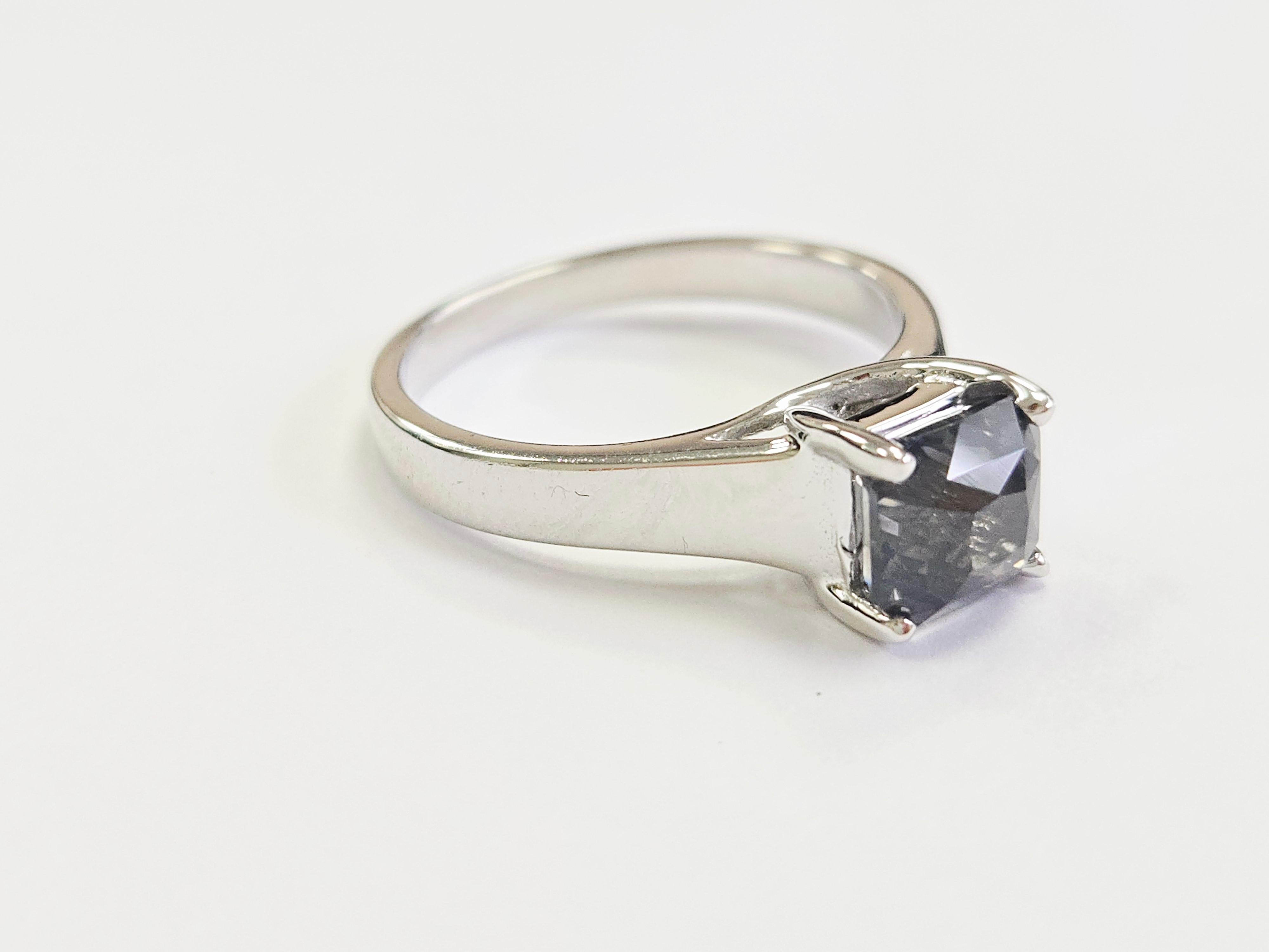 2.32 Carat Radiant-Cut Natural Green Sapphire Ring in 14K White Gold en Nuevo estado para la venta en Great Neck Plaza, NY