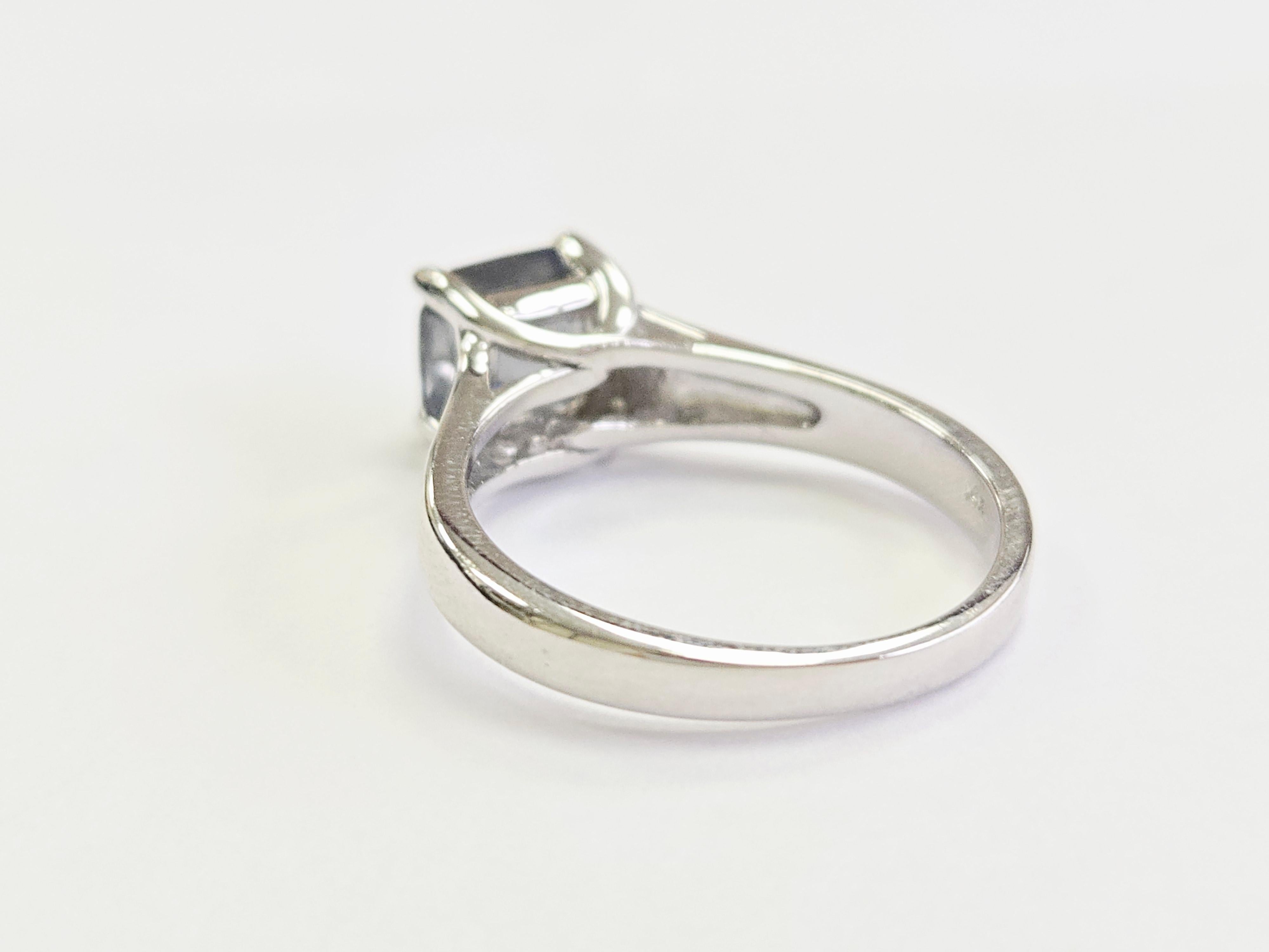 2.32 Carat Radiant-Cut Natural Green Sapphire Ring in 14K White Gold en venta 1