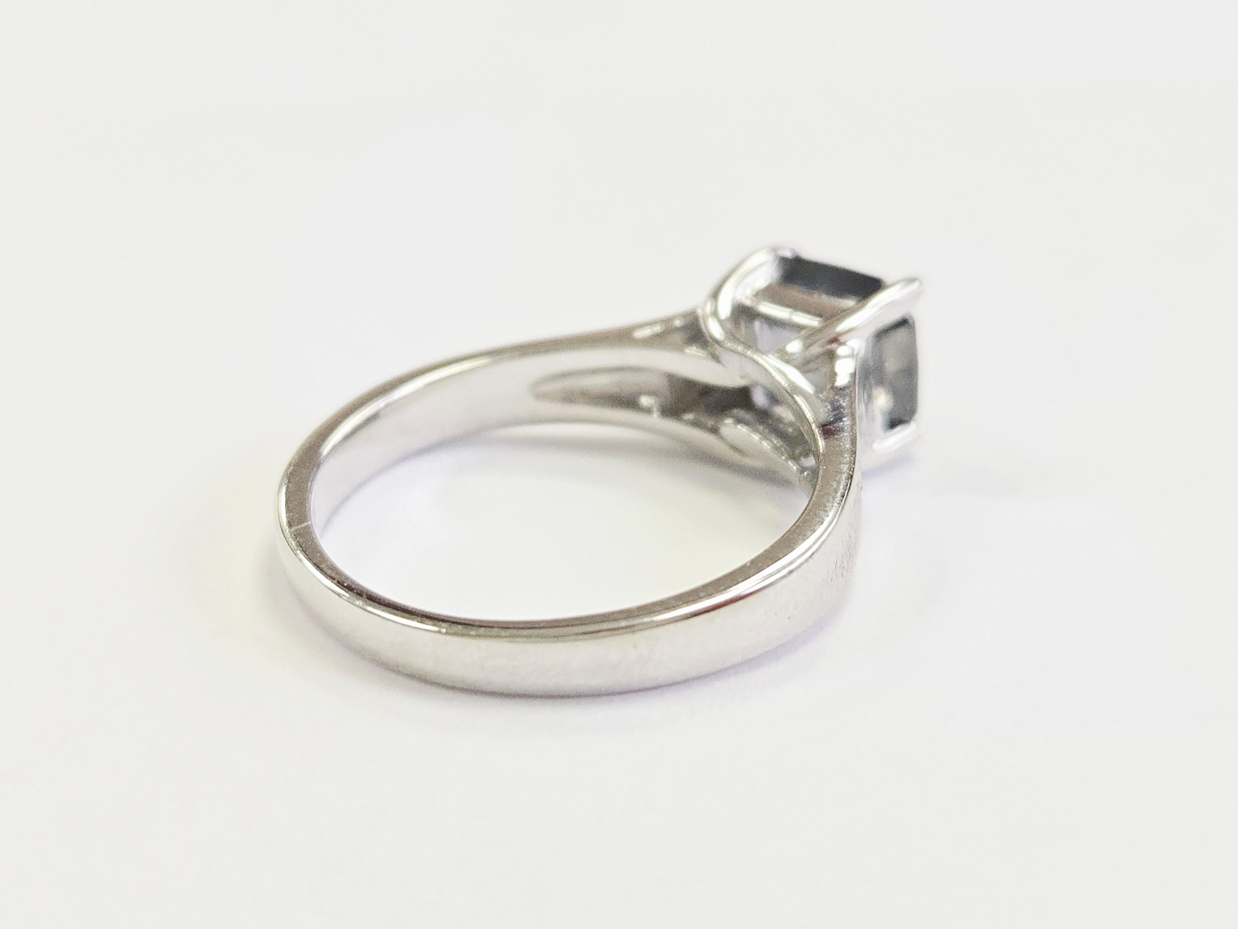 2.32 Carat Radiant-Cut Natural Green Sapphire Ring in 14K White Gold en venta 2