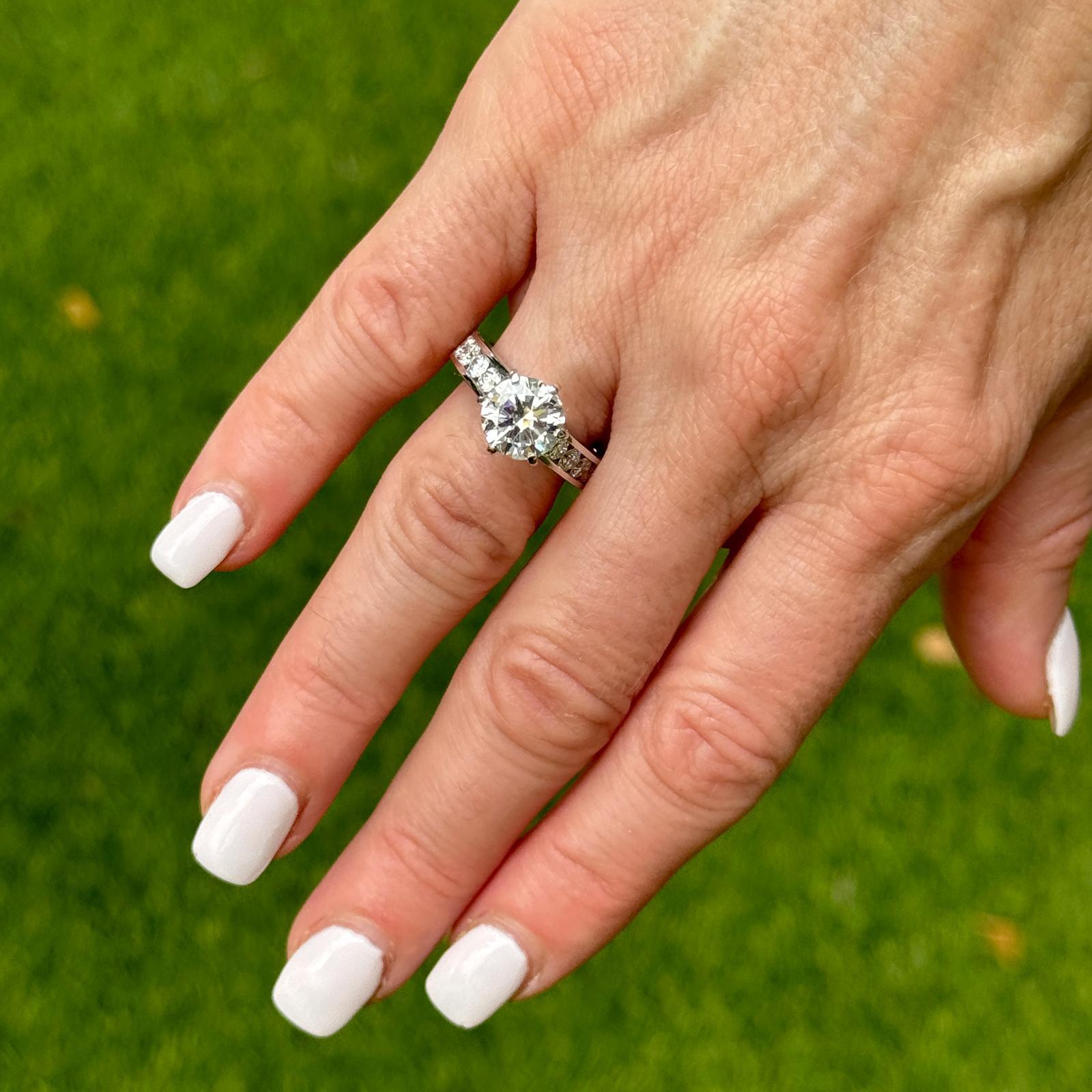 Round Cut 2.32-Carat Round Brilliant-Cut Diamond 14KWG Engagement Ring H/SI2 EGL Cert