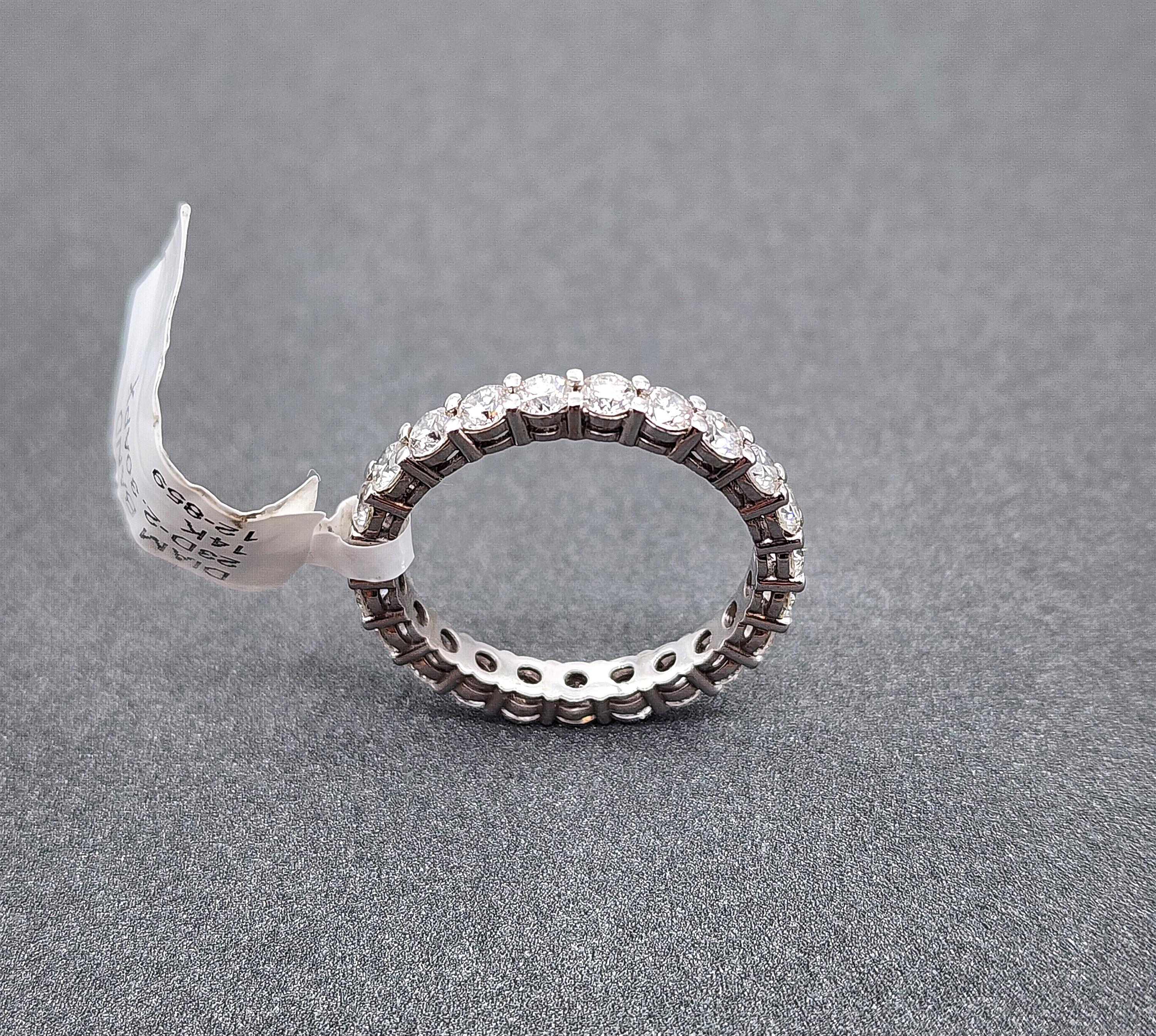 Anello eternità con diamante da 2.32 carati in vendita 2