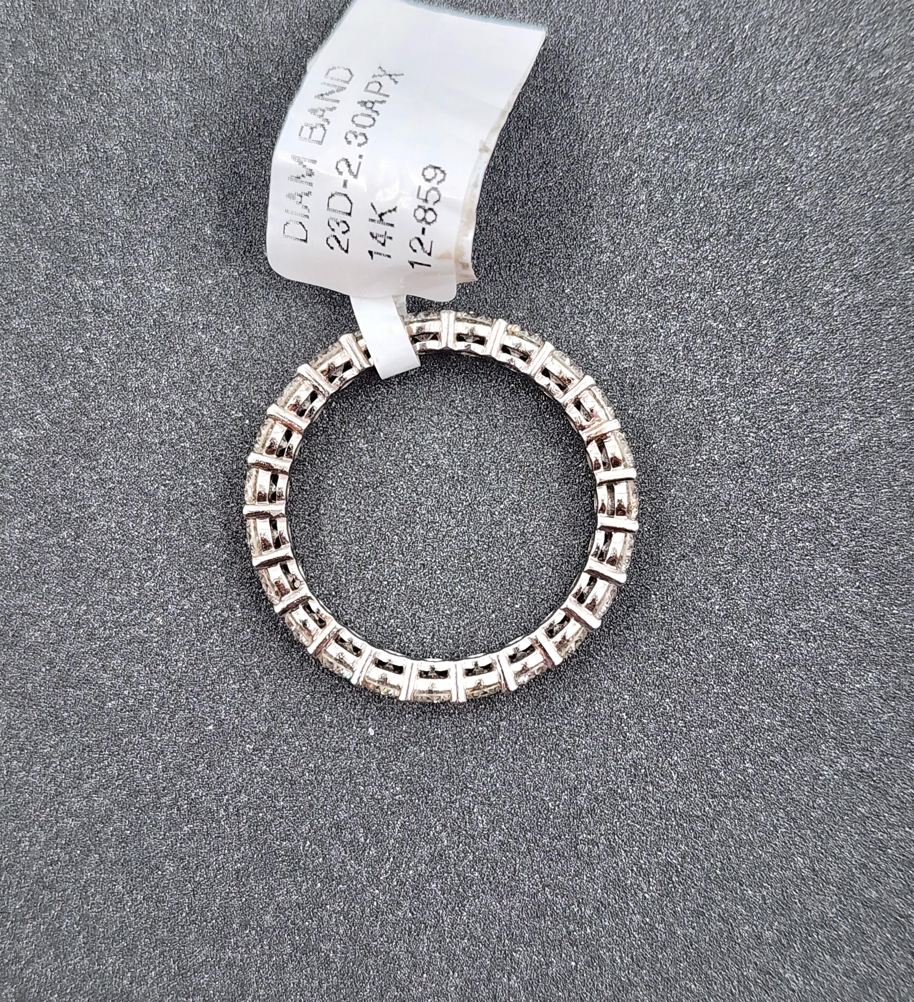 Anello eternità con diamante da 2.32 carati in vendita 3