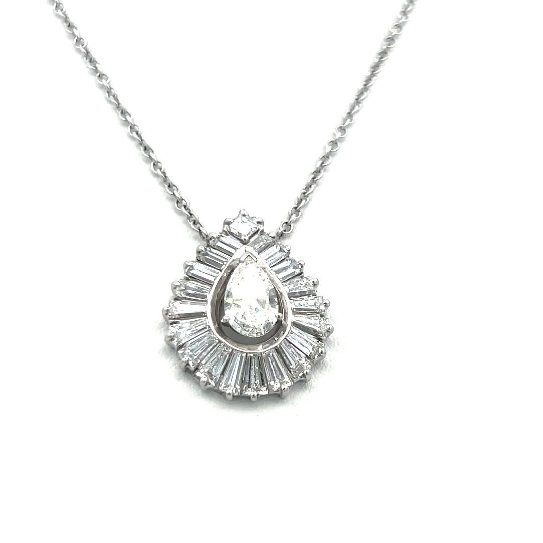 Collier pendentif 14 carats, diamants taille Asscher et poire baguette effilée de 2,32 carats Pour femmes en vente
