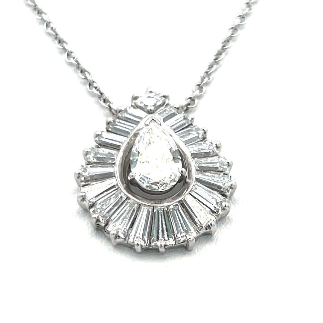 Collier pendentif 14 carats, diamants taille Asscher et poire baguette effilée de 2,32 carats en vente 1