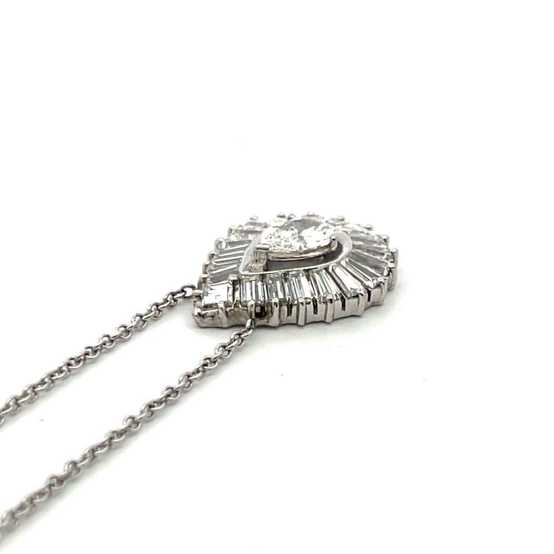 Collier pendentif 14 carats, diamants taille Asscher et poire baguette effilée de 2,32 carats en vente 3
