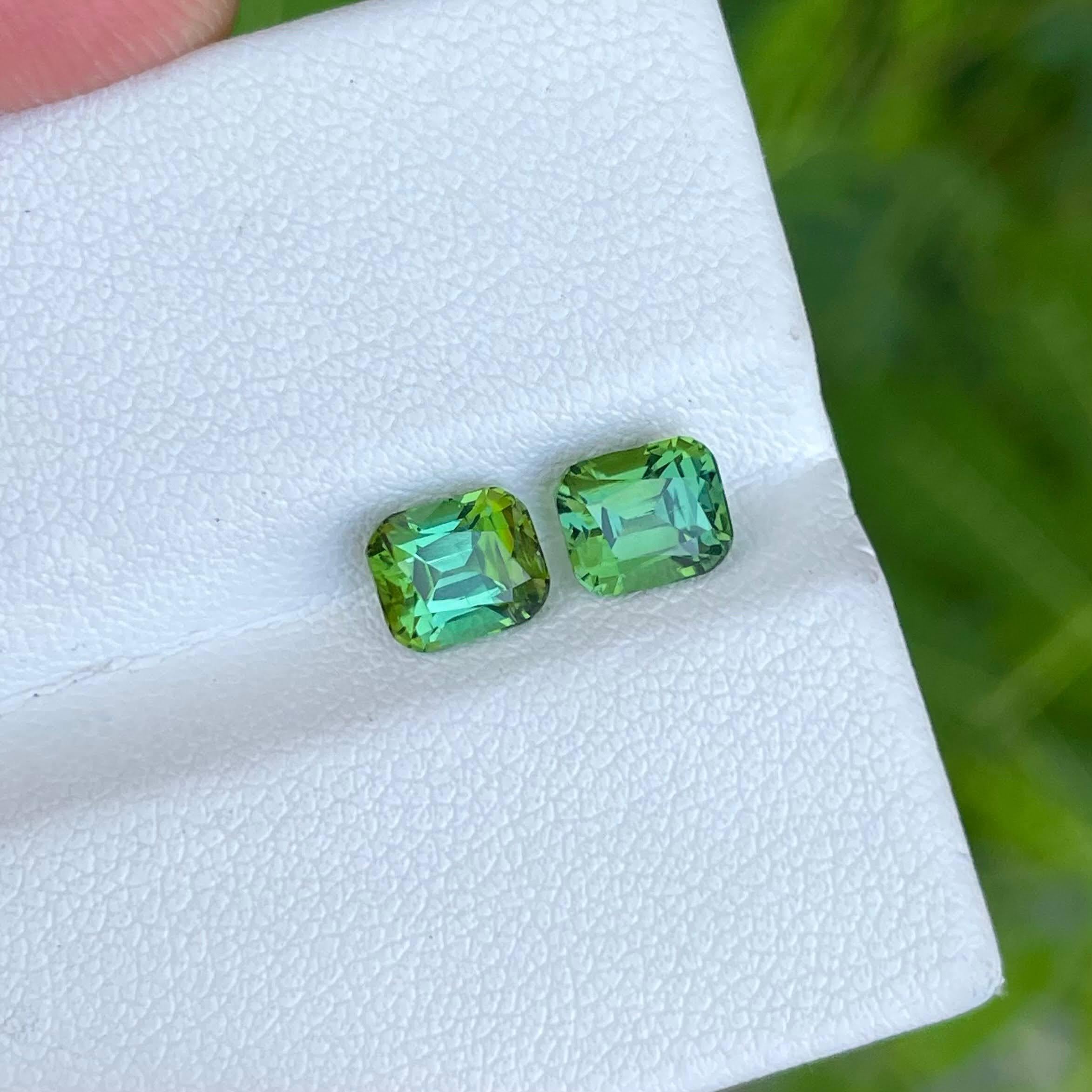 2,32 carati di tormalina verde menta Coppia di gemme afgane con taglio a cuscino In condizioni Nuovo in vendita a Bangkok, TH
