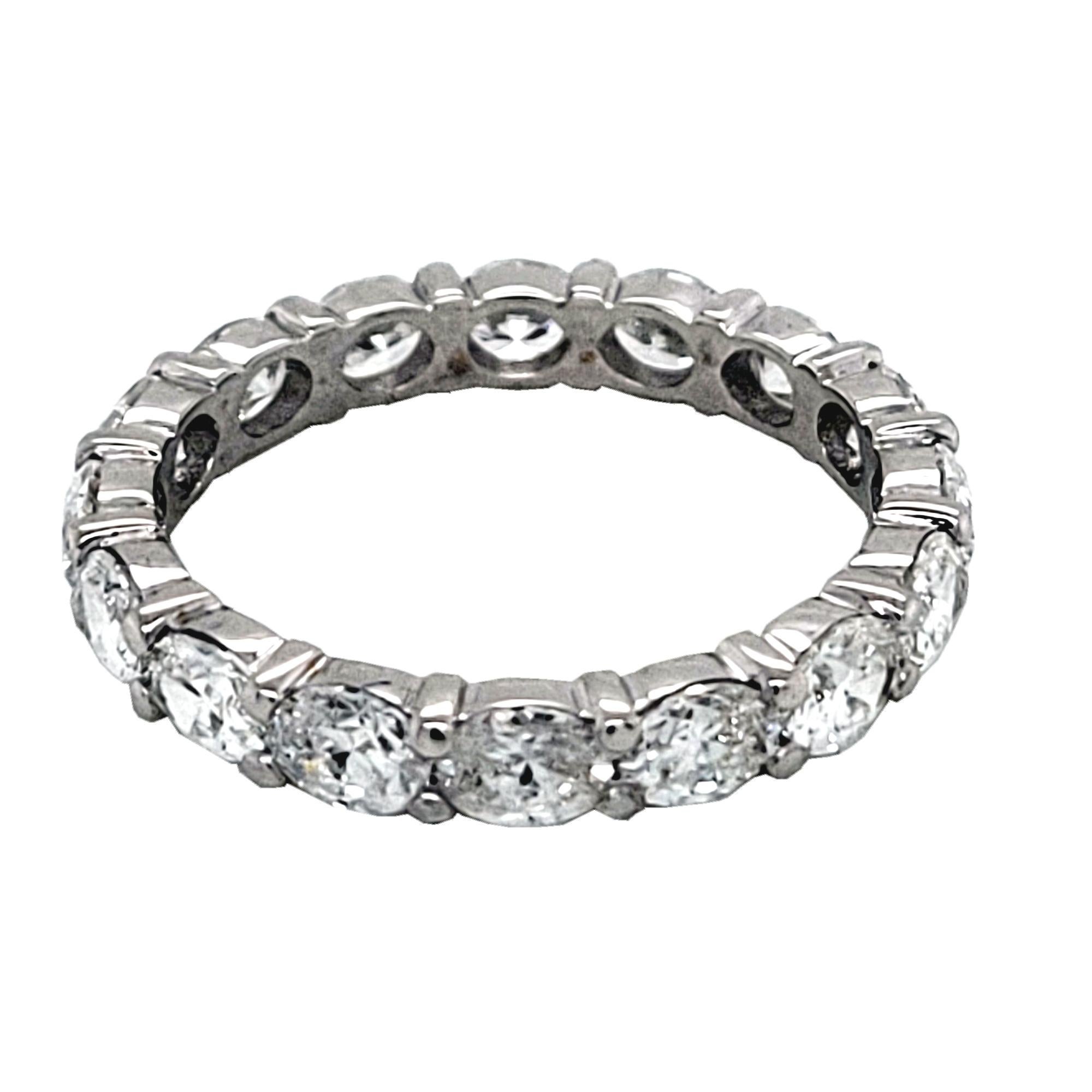 2.32 Ct Oval Brilliant Diamond Shared Prong Diamond Eternity Ring In New Condition For Sale In Los Angeles, CA
